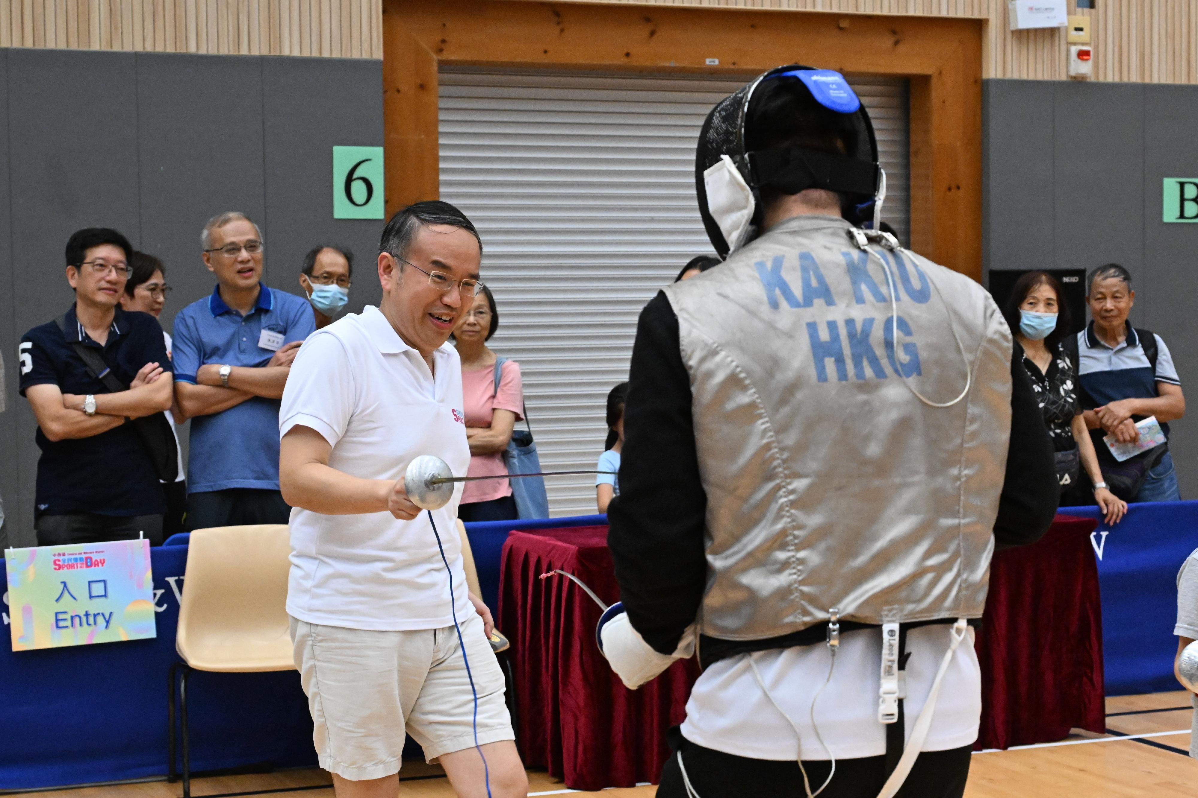 The Secretary for Financial Services and the Treasury, Mr Christopher Hui, today (August 6) participated in the Sport For All Day 2023 to promote the benefits of exercise for a healthy body and mind lifestyle. Photo shows Mr Hui (left) joining the Fencing Play-in at the Smithfield Sports Centre.