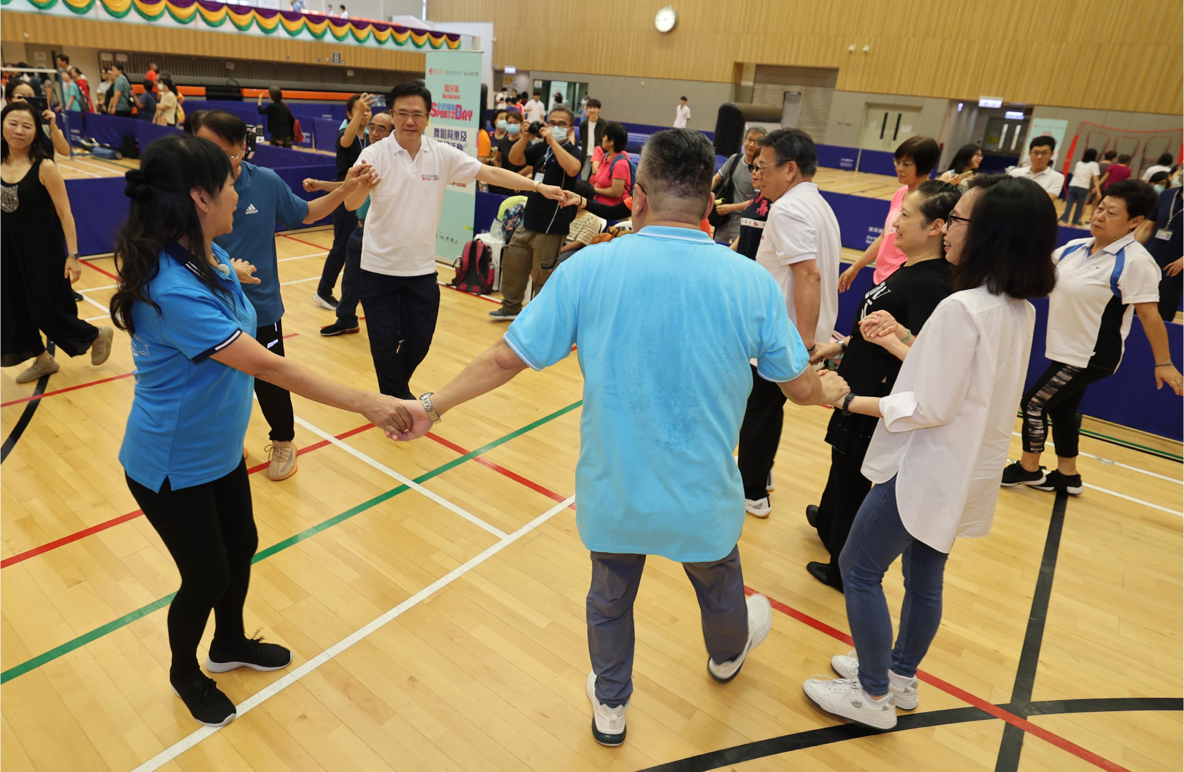 The Secretary for Innovation, Technology and Industry, Professor Sun Dong, joined the Sport For All Day 2023 activities at Harbour Road Sports Centre today (August 6). Photo shows Professor Sun and the Secretary for Commerce and Economic Development, Mr Algernon Yau, joining the dance play-in.