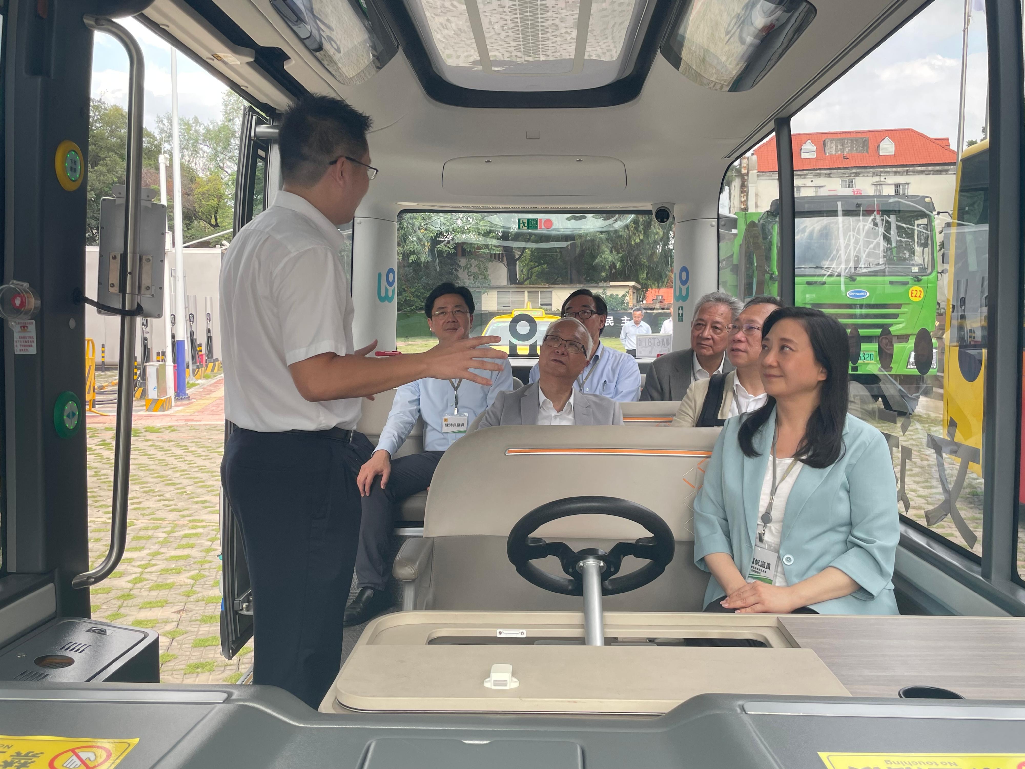 The Secretary for Environment and Ecology, Mr Tse Chin-wan, together with the Legislative Council Panel on Environmental Affairs, visited the Yanling new energy eco-industrial park and Guangzhou public transport command center of the Guangzhou Public Transport Group this afternoon (August 7). Photo shows Mr Tse (second row, second right), and the delegation of the Legislative Council Panel on Environmental Affairs, receiving a briefing from a representative on their intelligent automobiles.