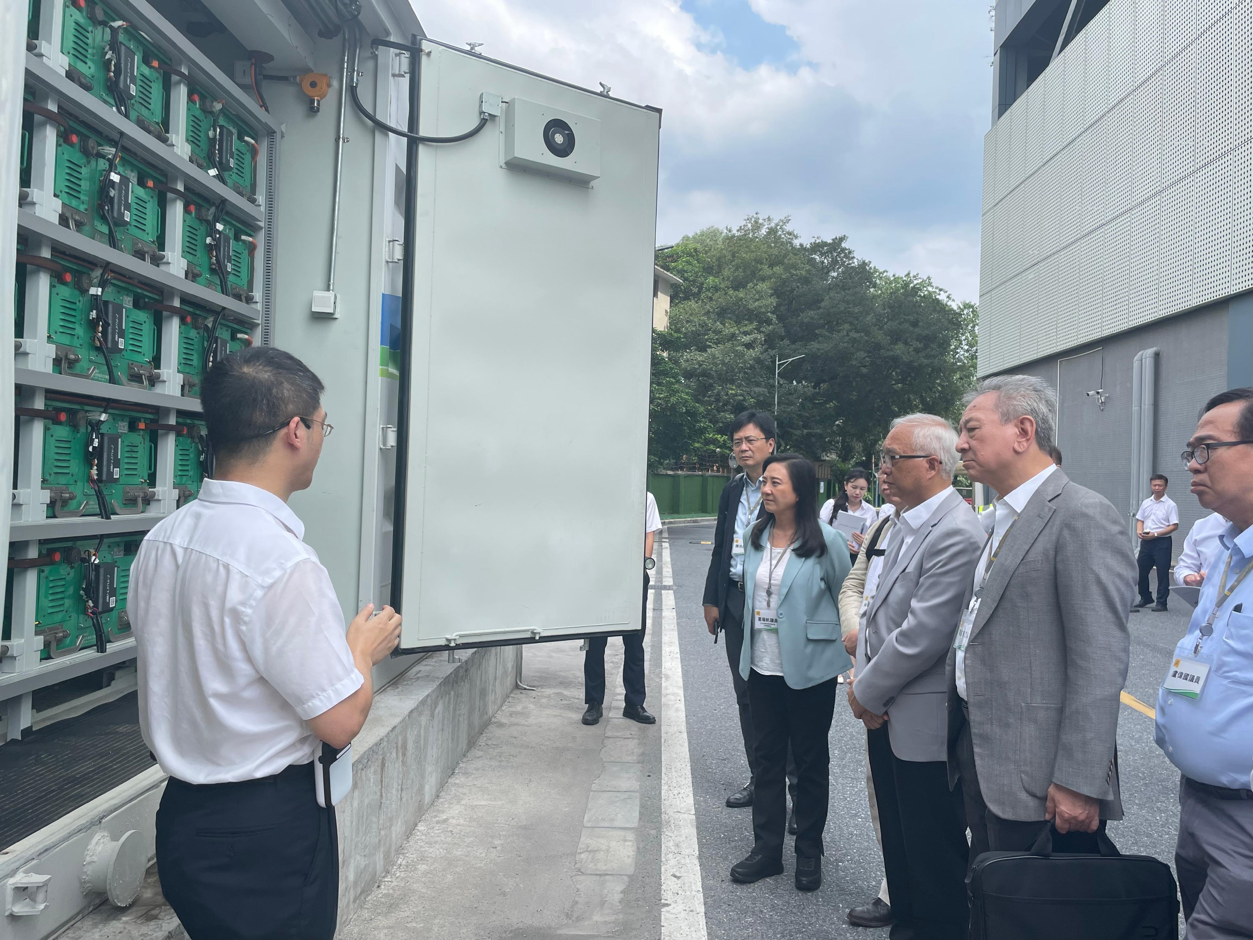 The Secretary for Environment and Ecology, Mr Tse Chin-wan, together with the Legislative Council Panel on Environmental Affairs, today (August 7) visited the Yanling new energy eco-industrial park and Guangzhou public transport command center of the Guangzhou Public Transport Group in the afternoon. Photo shows Mr Tse (third right), and the delegation of the Legislative Council Panel on Environmental Affairs, receiving a briefing from a representative on their battery energy storage system. 