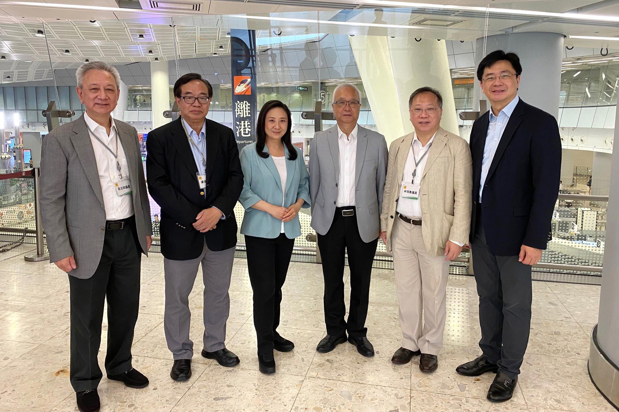 The delegation of the Legislative Council (LegCo) Panel on Environmental Affairs and the delegation of the Environment and Ecology Bureau began the three-day duty visit to several Mainland cities of the Guangdong-Hong Kong-Macao Greater Bay Area today (August 7). Photo shows LegCo Members and the Secretary for Environment and Ecology, Mr Tse Chin-wan (third right), posing for a group photo before they departed at the Hong Kong West Kowloon Station.