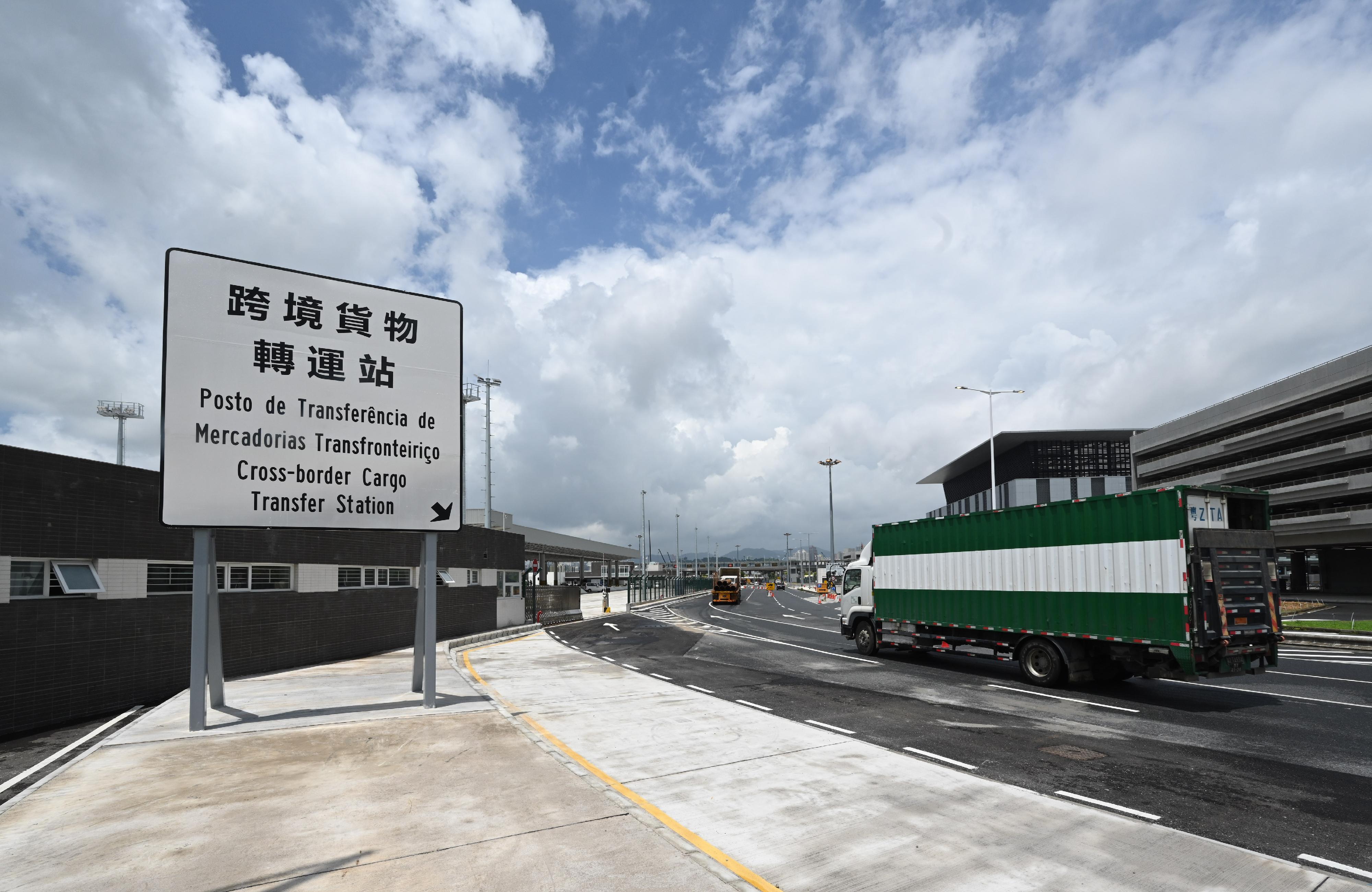 Following the discussions and agreement made between the governments of Hong Kong and Macao, the arrangement for Hong Kong-Macao cross-boundary goods vehicles using the Hong Kong-Zhuhai-Macao Bridge (HZMB) will be implemented. Photo shows the HZMB Macao Port logistics transfer facility. 