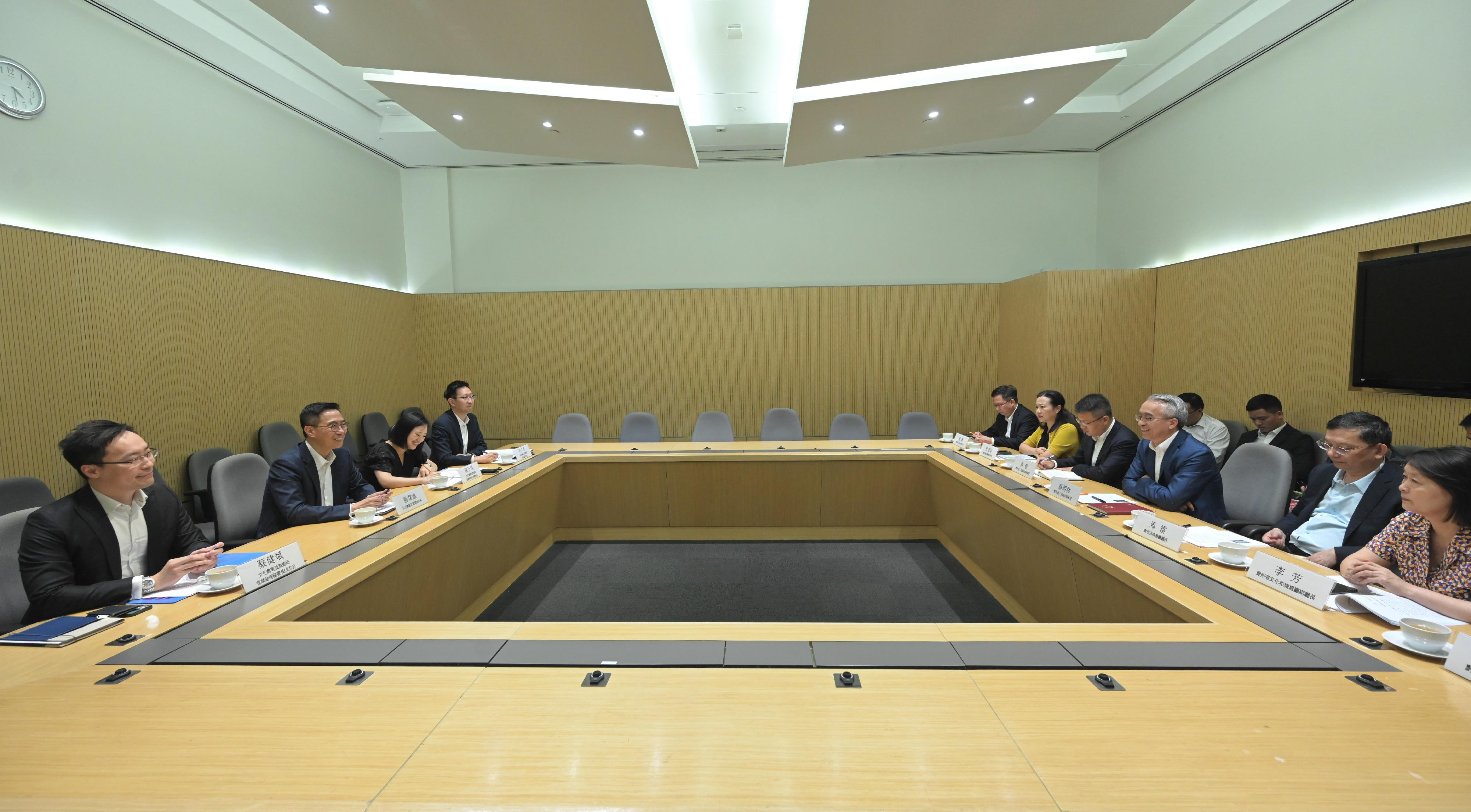 The Secretary for Culture, Sports and Tourism, Mr Kevin Yeung (second left), today (August 8) met with Vice Governor of the Guizhou Provincial People's Government Mr Cai Chaolin (third right). Photo shows officials exchanging views on deepening cultural and tourism collaboration between Hong Kong and Guizhou.