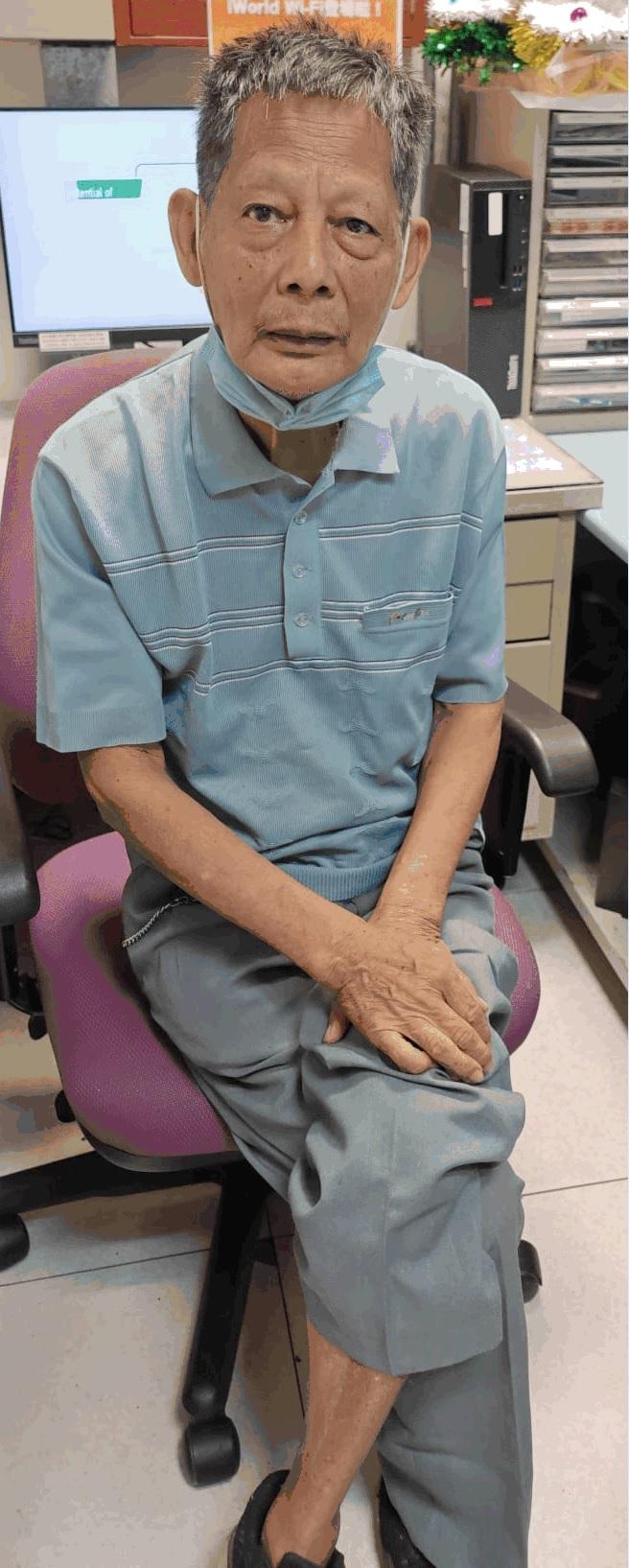 Kwan Tsan-sang, aged 82, is about 1.65 metres tall, 62 kilograms in weight and of thin build. He has a long face with yellow complexion and short grey and white hair. He was last seen wearing a grey and white short-sleeved polo shirt, grey trousers and black shoes.