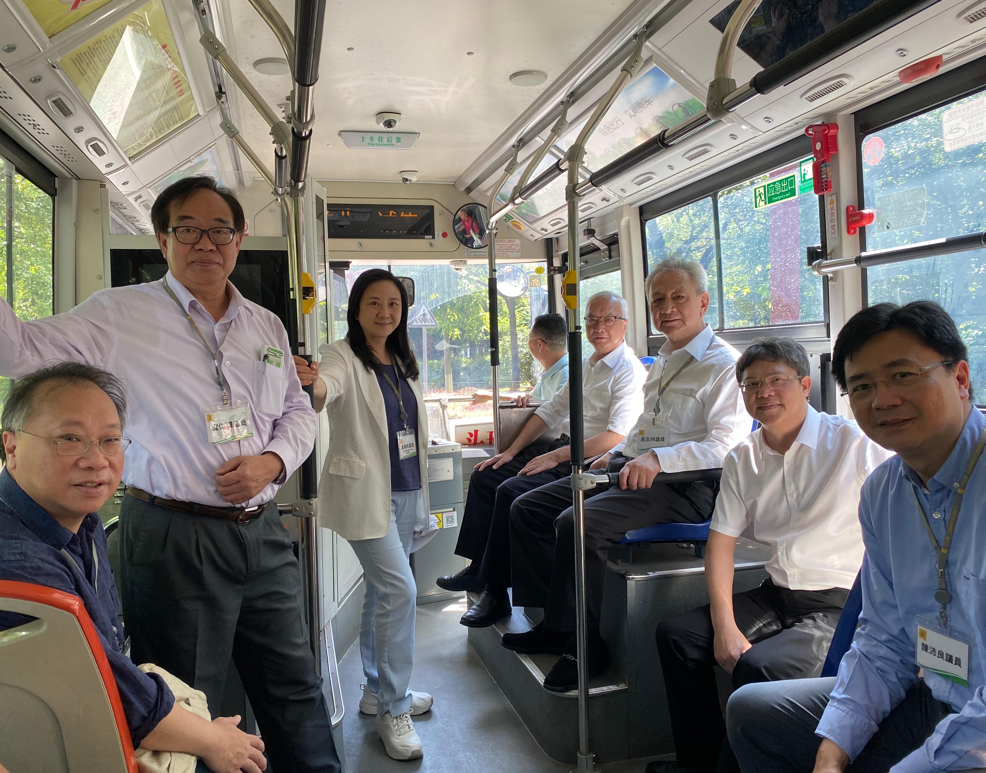 The Secretary for Environment and Ecology, Mr Tse Chin-wan, together with the Legislative Council Panel on Environmental Affairs, today (August 8) visited the Nanhai Hydrogen Center in Foshan in the morning. They received a briefing from a representative on the planning and achievements of hydrogen energy development in Foshan to learn more about the development and application of hydrogen energy in the Mainland.  Photo shows Mr Tse (fourth right) and the delegation of the Legislative Council Panel on Environmental Affairs, riding on a hydrogen fuel cell bus.
