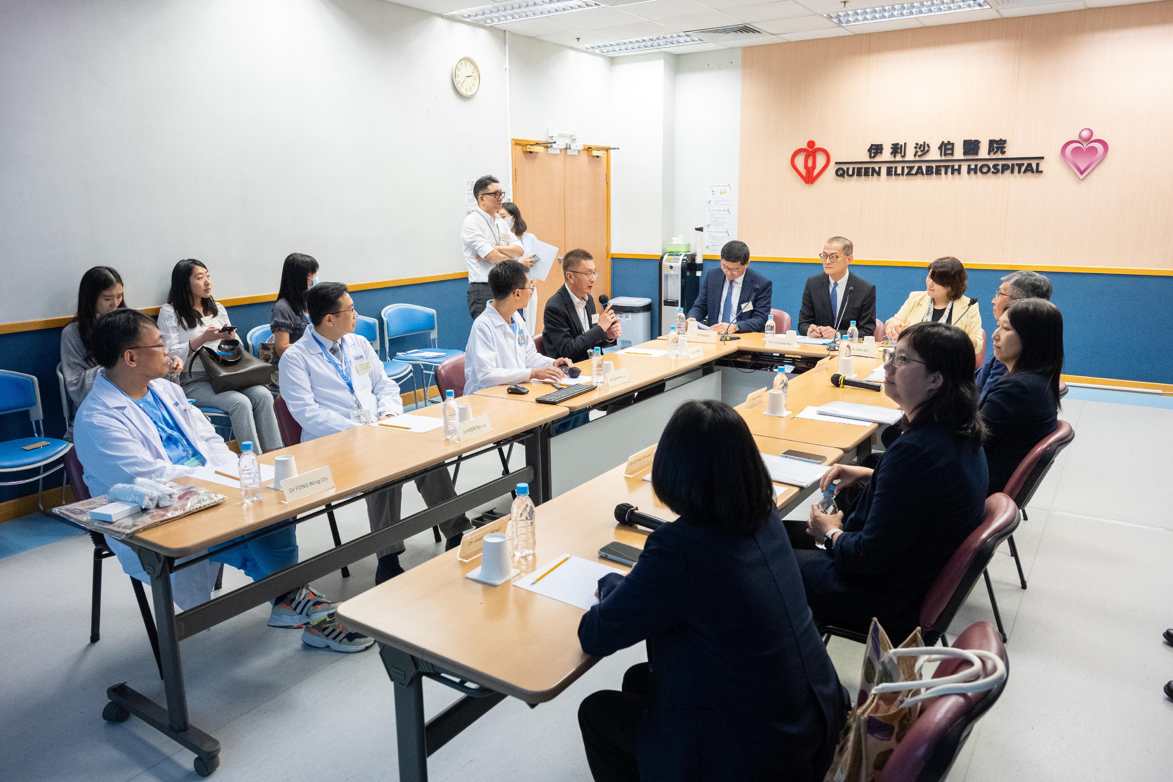 The Secretary for Health, Professor Lo Chung-mau (sixth right), and the Under Secretary for Health, Dr Libby Lee (fifth right), learn about Queen Elizabeth Hospital's work on the establishment of the Kowloon Central Cluster Integrated Neurological Diseases Centre today (August 9).