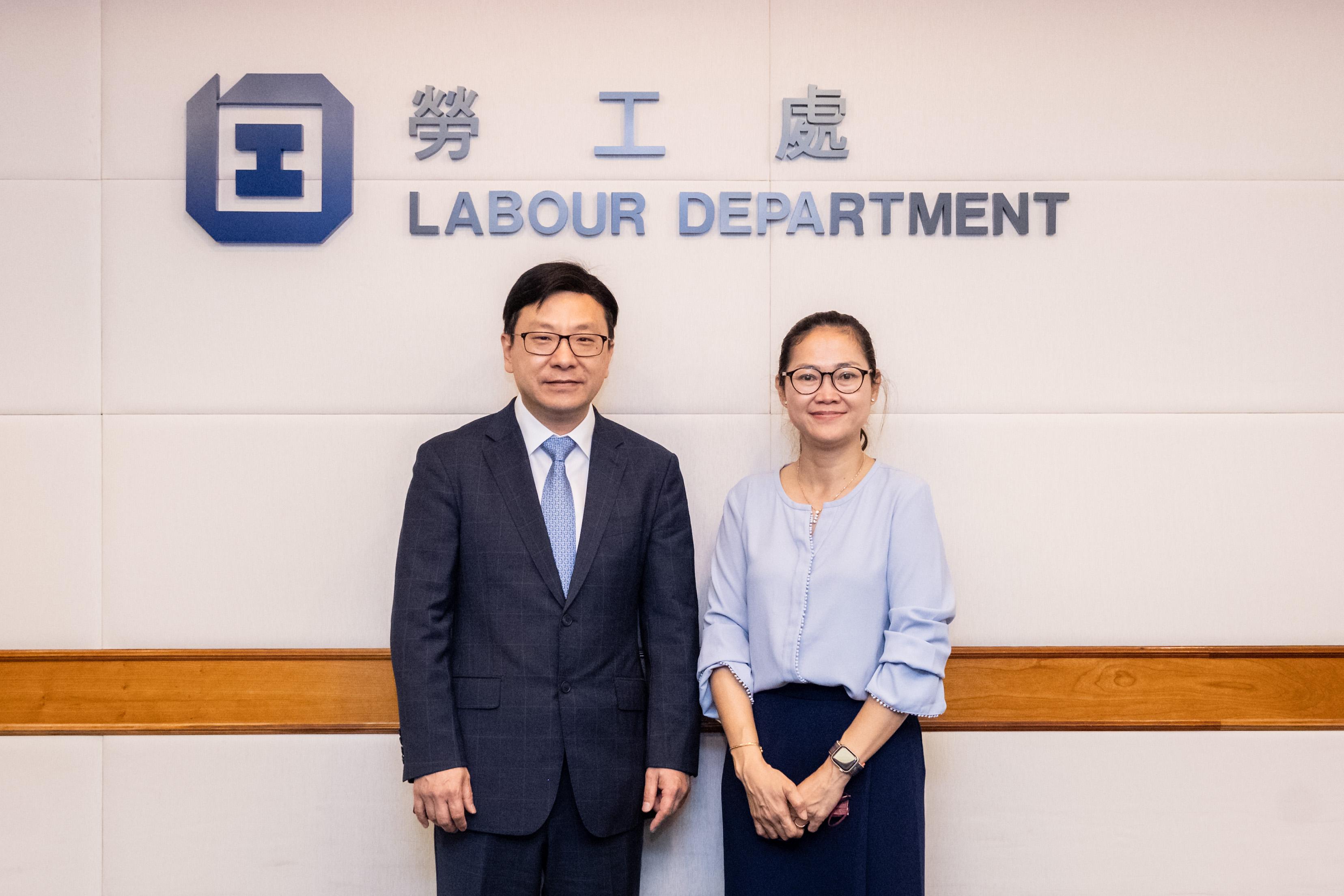 The Secretary for Labour and Welfare, Mr Chris Sun (left), met the Consul-General of the Kingdom of Cambodia in Hong Kong, Ms Pech Puthisathbopeaneaky (right), on the afternoon of August 8 to exchange views on widening the sources of foreign domestic helpers (FDHs). Mr Sun encouraged and welcomed more nationals from Cambodia to come to Hong Kong to work as FDHs. Representatives of the Labour Department also attended the meeting.