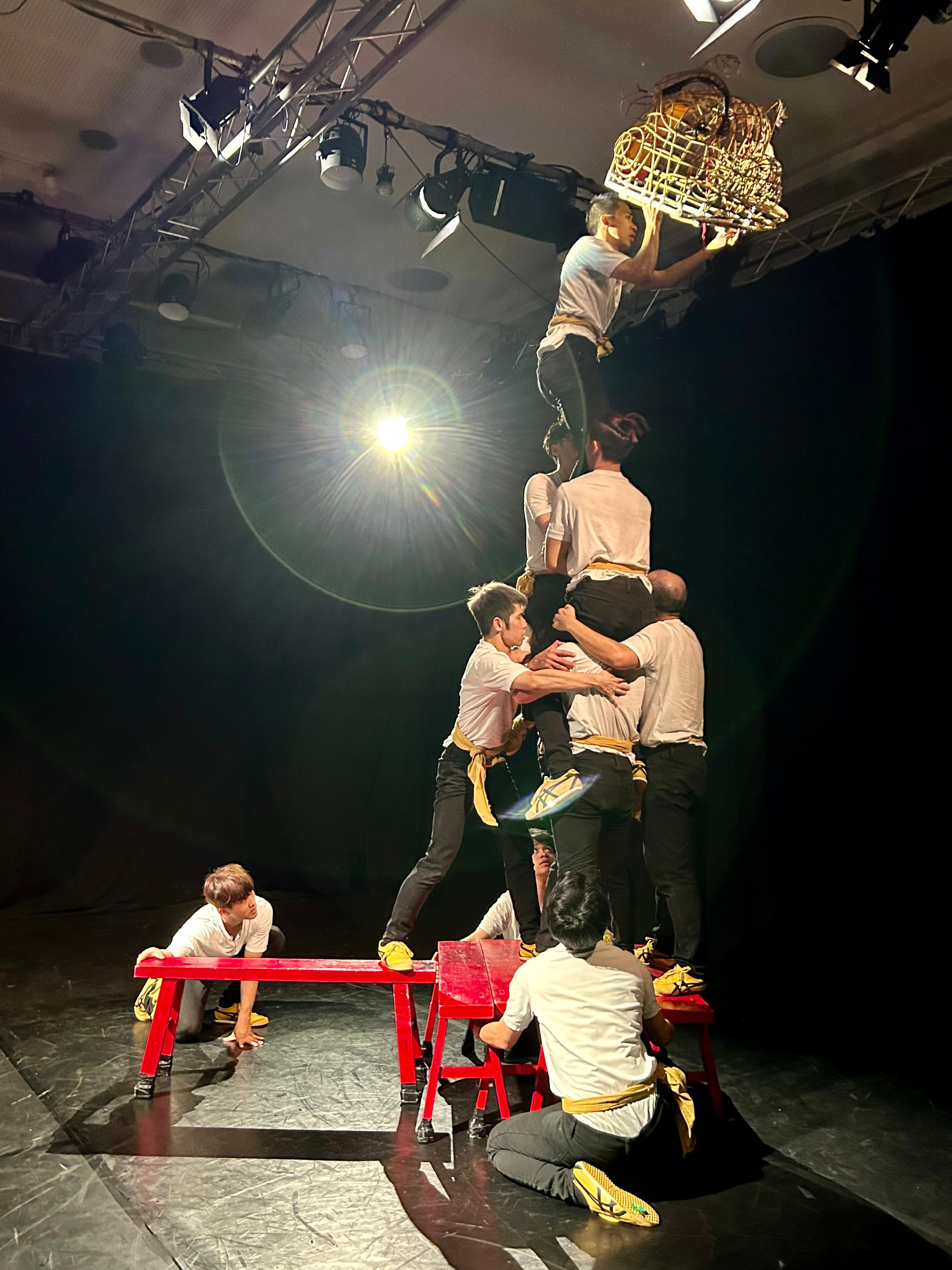 The Hong Kong Economic and Trade Office, London (London ETO) supported three Hong Kong performance programmes to stage the good stories of Hong Kong at the Edinburgh Festival Fringe in Edinburgh, United Kingdom. Photo shows TS Crew playing "No Dragon No Lion".
