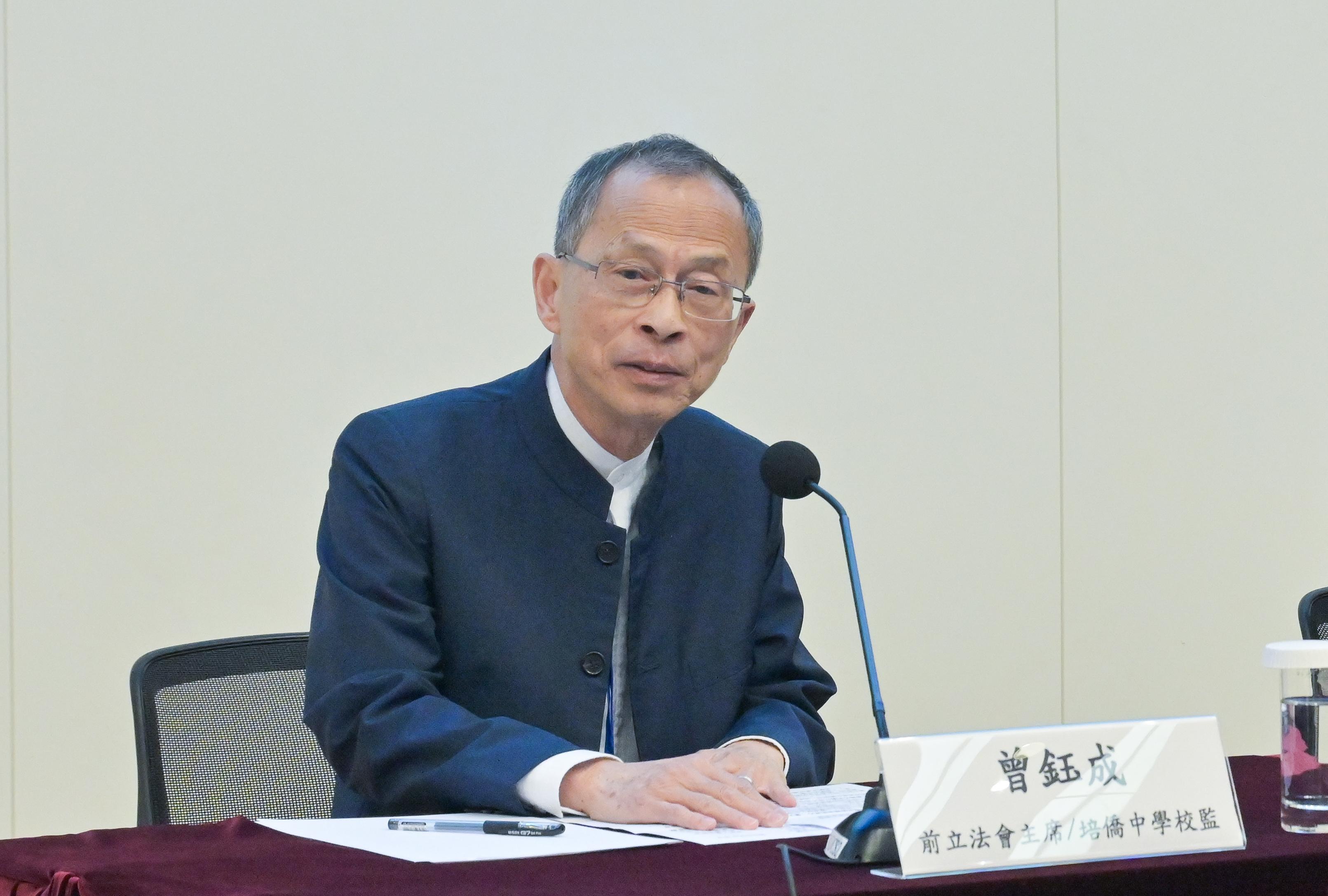The Government of the Hong Kong Special Administrative Region today (August 11) held a sharing session on the "Important spirit of President Xi Jinping's reply letter to Hong Kong students" at the Central Government Offices. Photo shows the supervisor of Pui Kiu Middle School, Mr Jasper Tsang, speaking at the sharing session.