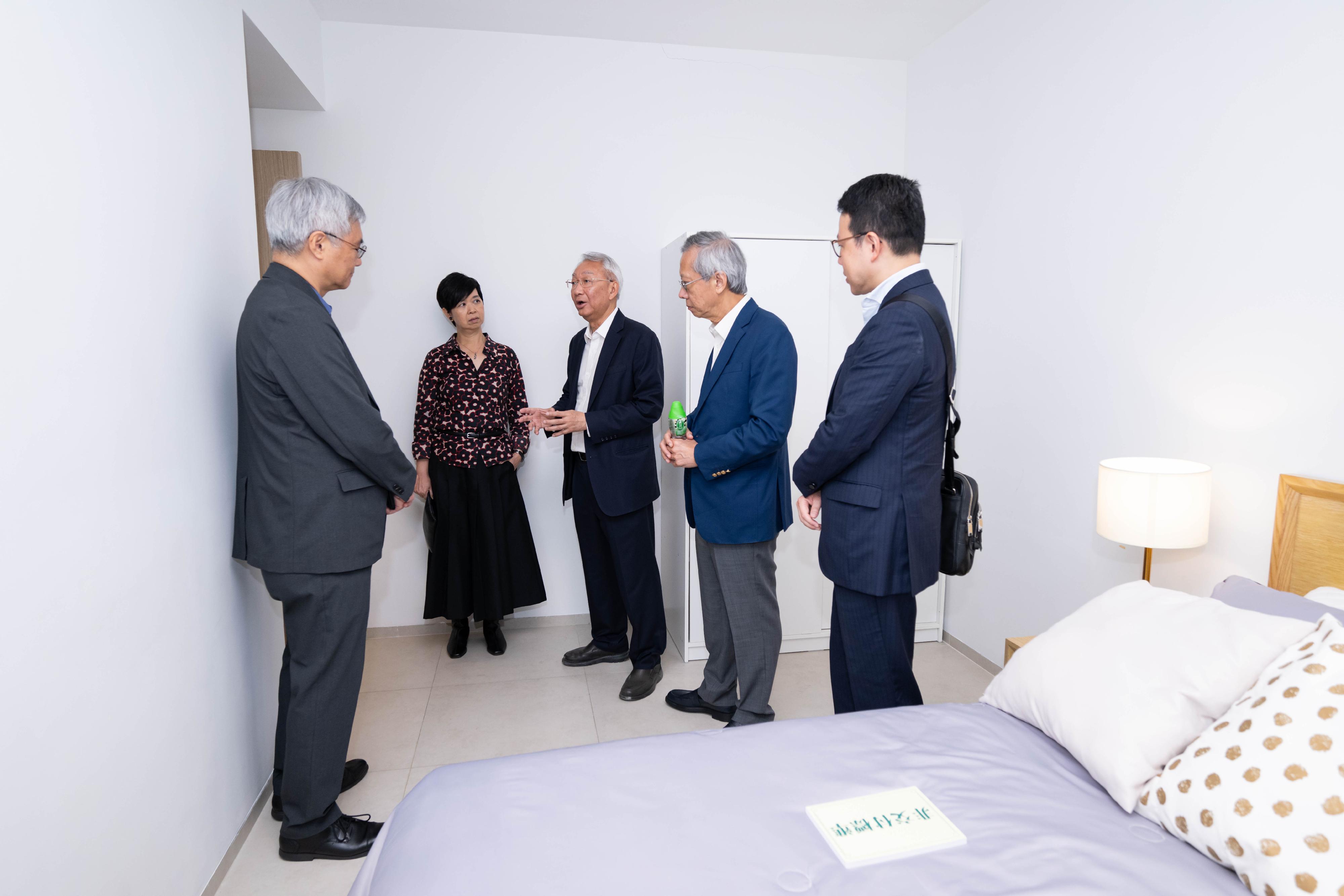 The Secretary for Housing, Ms Winnie Ho, visited Macao today (August 15) to exchange views with government officials of the Macao Special Administrative Region on public housing system and policies, overall planning of Macao and progress of public works projects, as well as inspecting housing and urban development projects in Macao. Photo shows Ms Ho (second left) visiting a temporary housing project of the Macau Urban Renewal Limited.