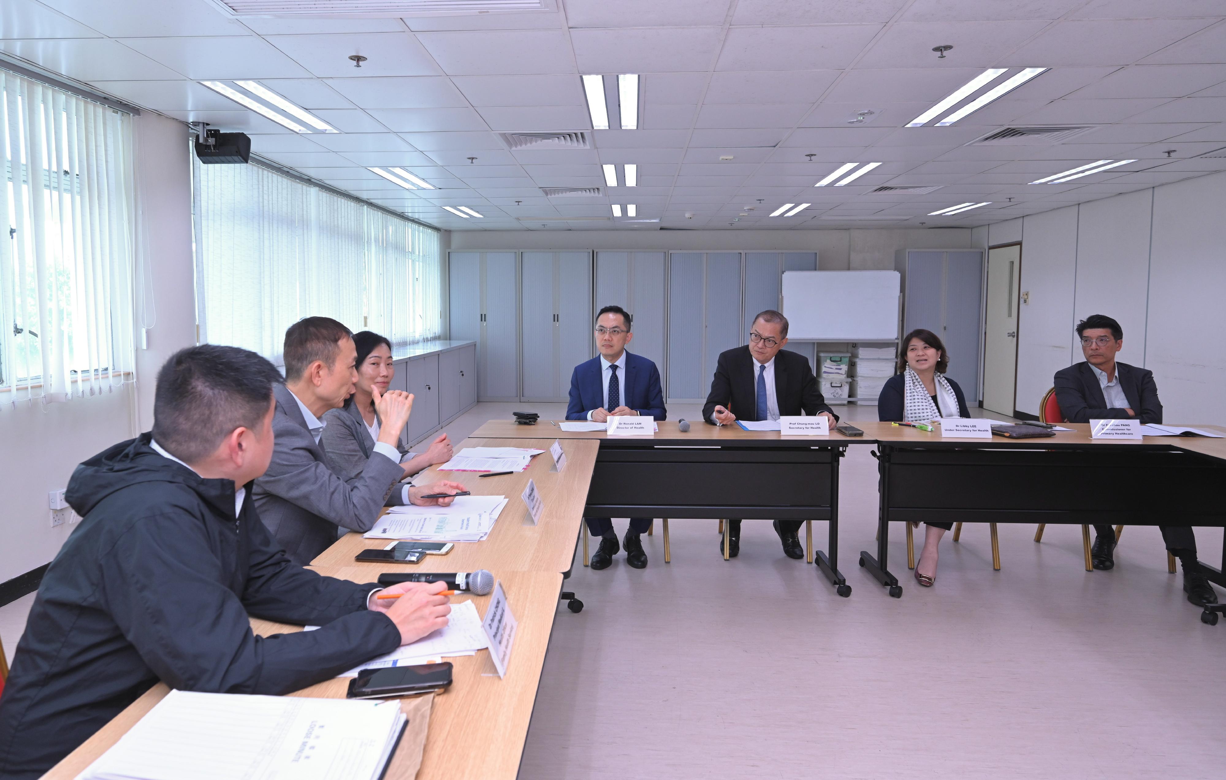 The Secretary for Health, Professor Lo Chung-mau, visited the Lam Tin Maternal and Child Health Centre and the Lam Tin Student Health Service Centre under the Department of Health this afternoon (August 15). Photo shows Professor Lo (third right) receiving a briefing by staff members on the health services provided by the centres for infants, school children and women. The Under Secretary for Health, Dr Libby Lee (second right); the Director of Health, Dr Ronald Lam (fourth right); the Commissioner for Primary Healthcare, Dr Pang Fei-chau (first right); and the Deputy Director of Health, Dr Teresa Li (fifth right), also attended.