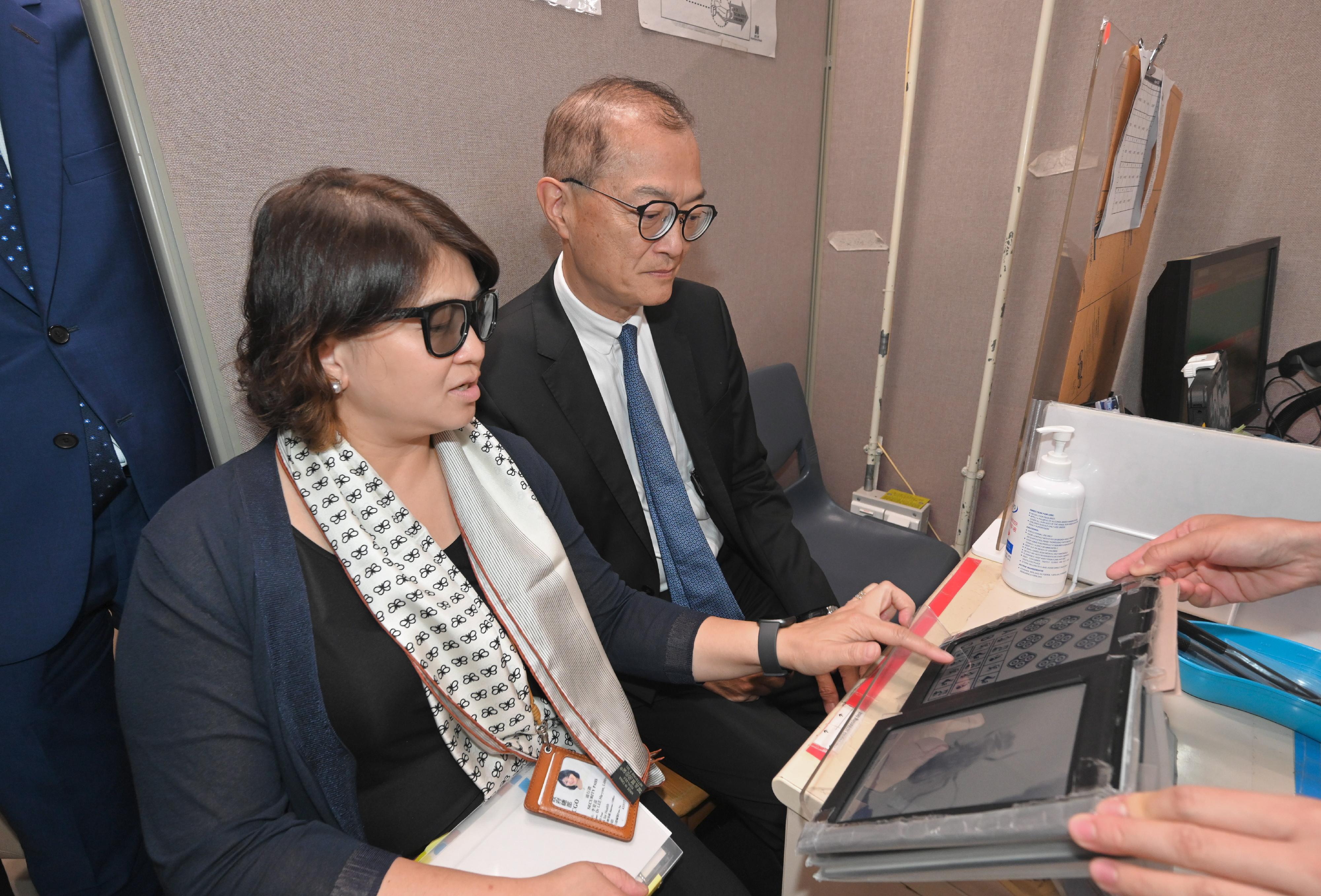 The Secretary for Health, Professor Lo Chung-mau (right), visited the Lam Tin Student Health Service Centre under the Department of Health this afternoon (August 15). Photo shows the Under Secretary for Health, Dr Libby Lee (left), taking part in an eye test at the Centre.