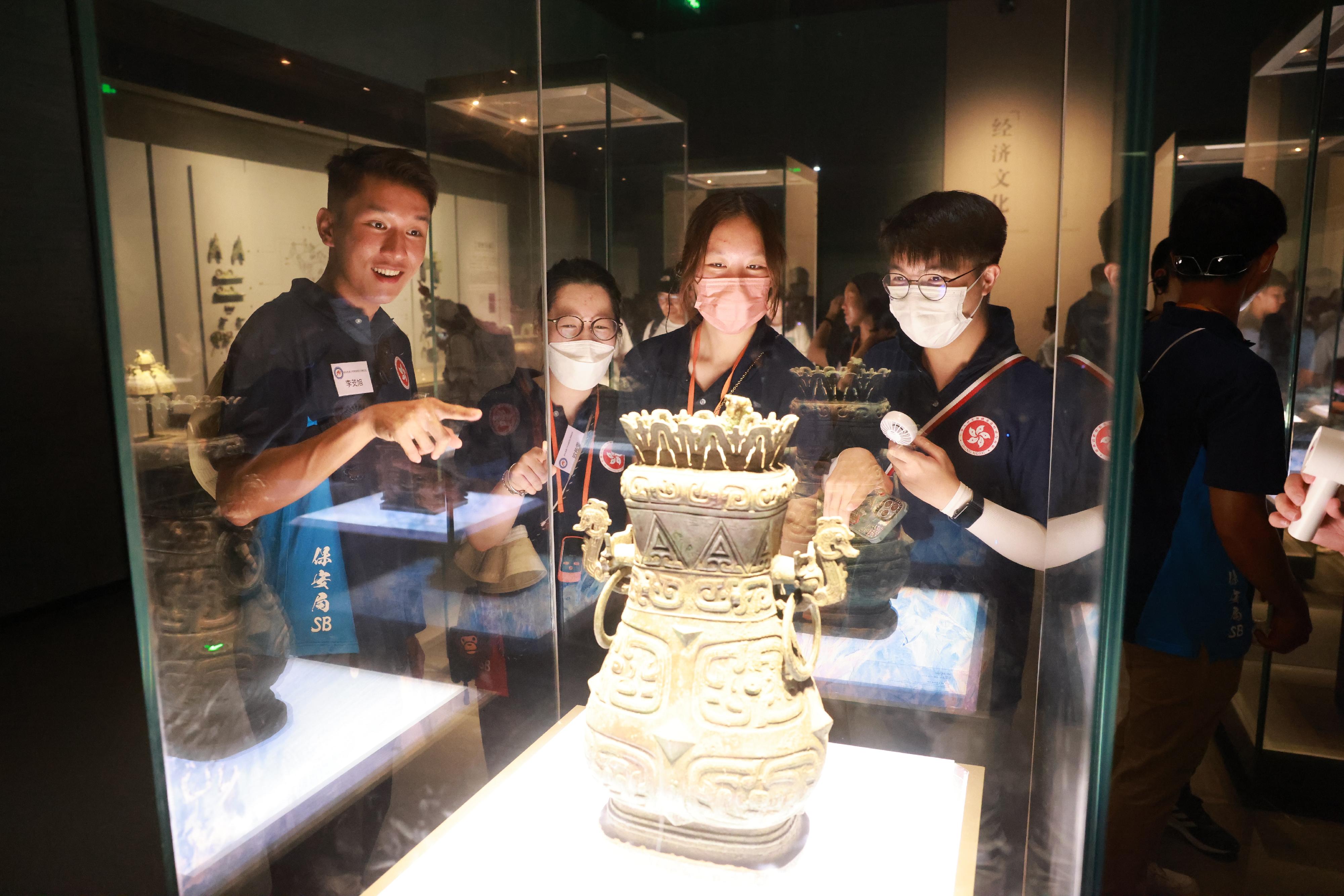 The Secretary for Security, Mr Tang Ping-keung, led members of the Security Bureau Youth Uniformed Group Leaders Forum and non-Chinese speaking students of Project Lighthouse to visit Shaanxi and Beijing. Photo shows members of the youth groups visiting the Shaanxi History Museum in Xi'an on August 15.