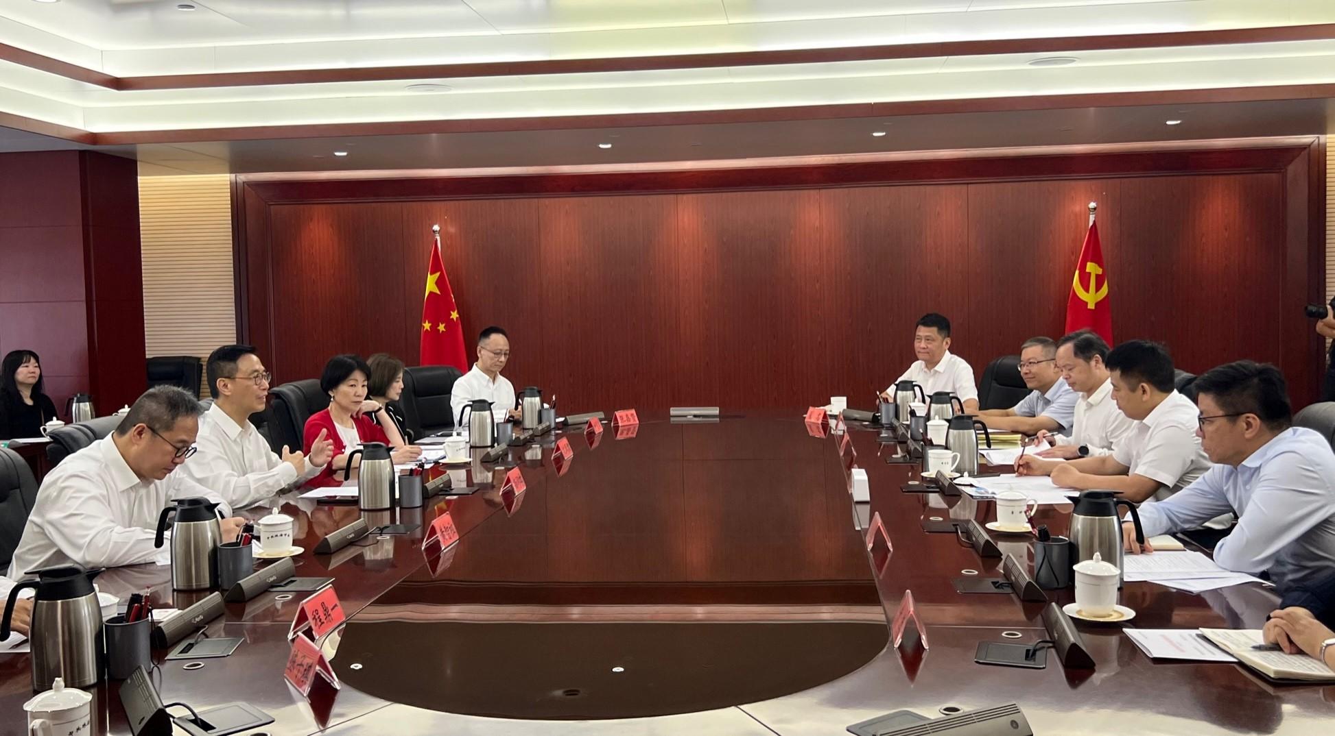 The Secretary for Culture, Sports and Tourism, Mr Kevin Yeung (second left), today (August 17) meets with the Mayor of the Zhuhai Municipal People's Government, Mr Huang Zhihao (second right), and the Director of the Zhuhai Municipal Bureau of Culture, Radio, Television, Tourism and Sports, Mr Yan Weimin (fourth right), in Zhuhai to exchange views and explore opportunities to strengthen collaboration. The Permanent Secretary for Culture, Sports and Tourism, Mr Joe Wong (first left), and the Commissioner for Tourism, Ms Vivian Sum (third left), also attend.