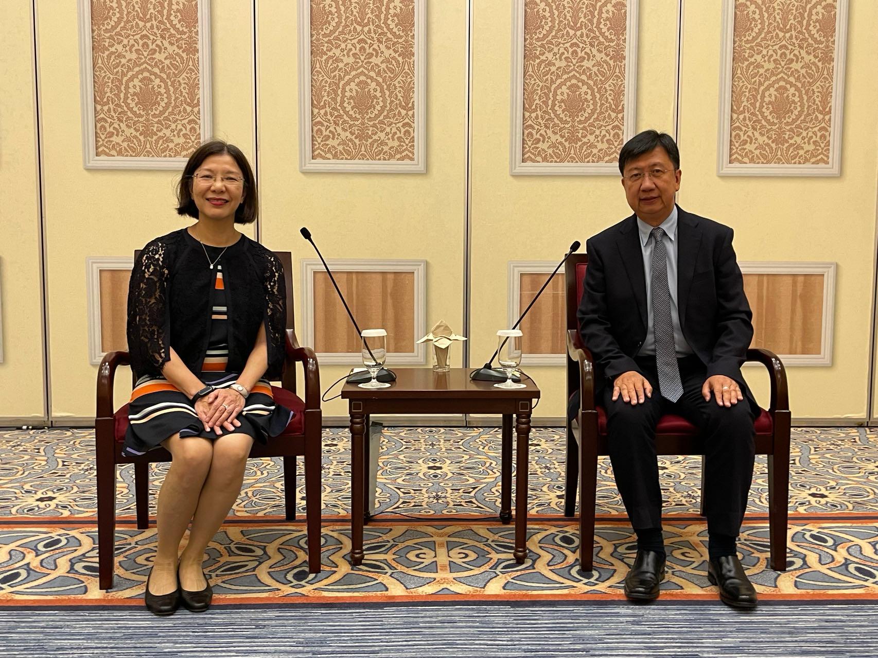 The Permanent Secretary for Environment and Ecology (Environment), Miss Janice Tse, today (August 17) led a delegation to attend the 2023 Macao International Environmental Co-operation Forum & Exhibition in Macao. Photo shows Miss Tse (left) meeting with the Director of the Macao Environmental Protection Bureau, Mr Tam Vai-man (right), to exchange views on various environmental subjects and collaboration opportunities.