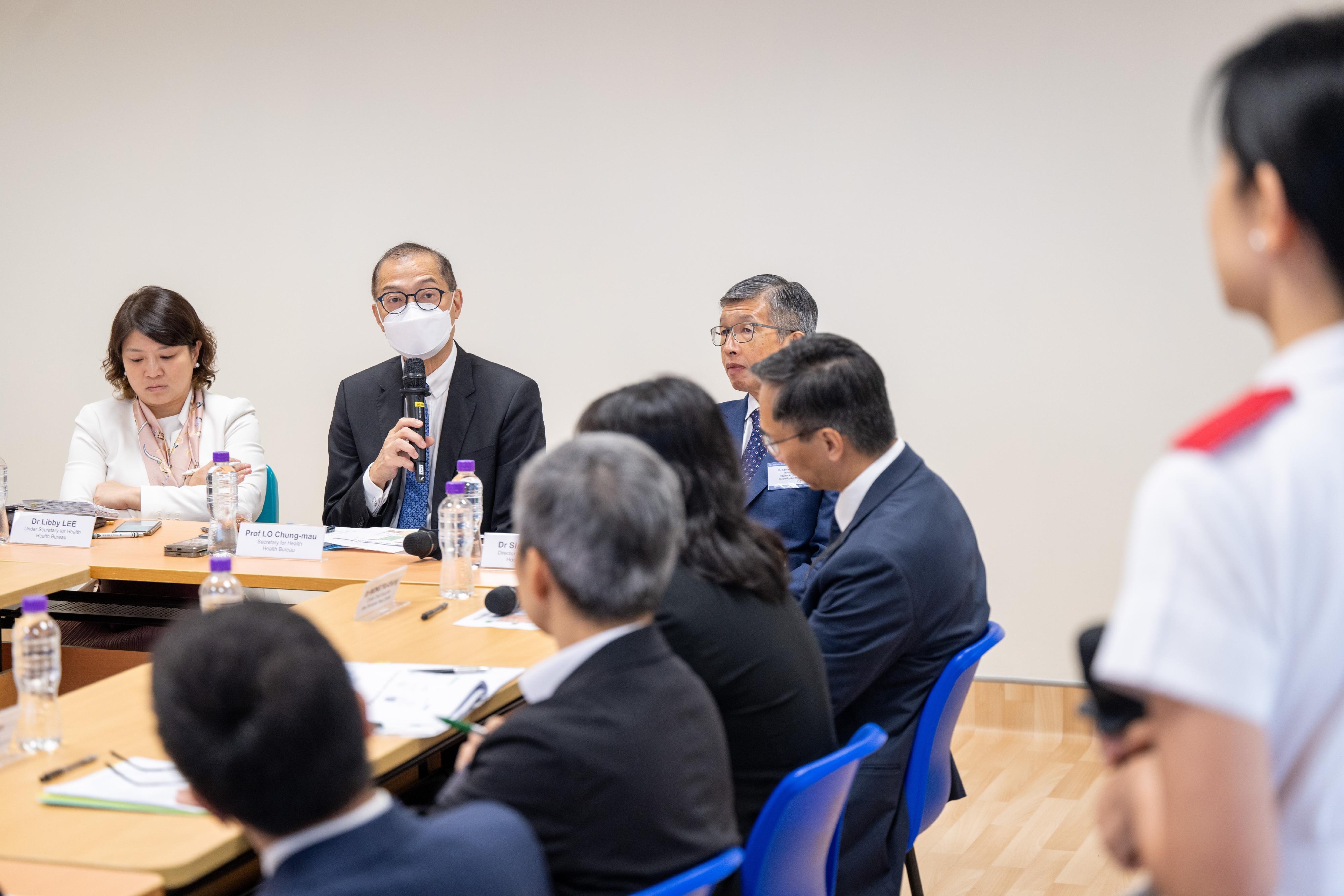 The Secretary for Health, Professor Lo Chung-mau, visited Tuen Mun Hospital (TMH) this afternoon (August 17). Photo shows Professor Lo (second left) and the Under Secretary for Health, Dr Libby Lee (first left), receiving a briefing from the healthcare personnel of TMH on the progress in establishing the Integrated Neuroscience Centre.