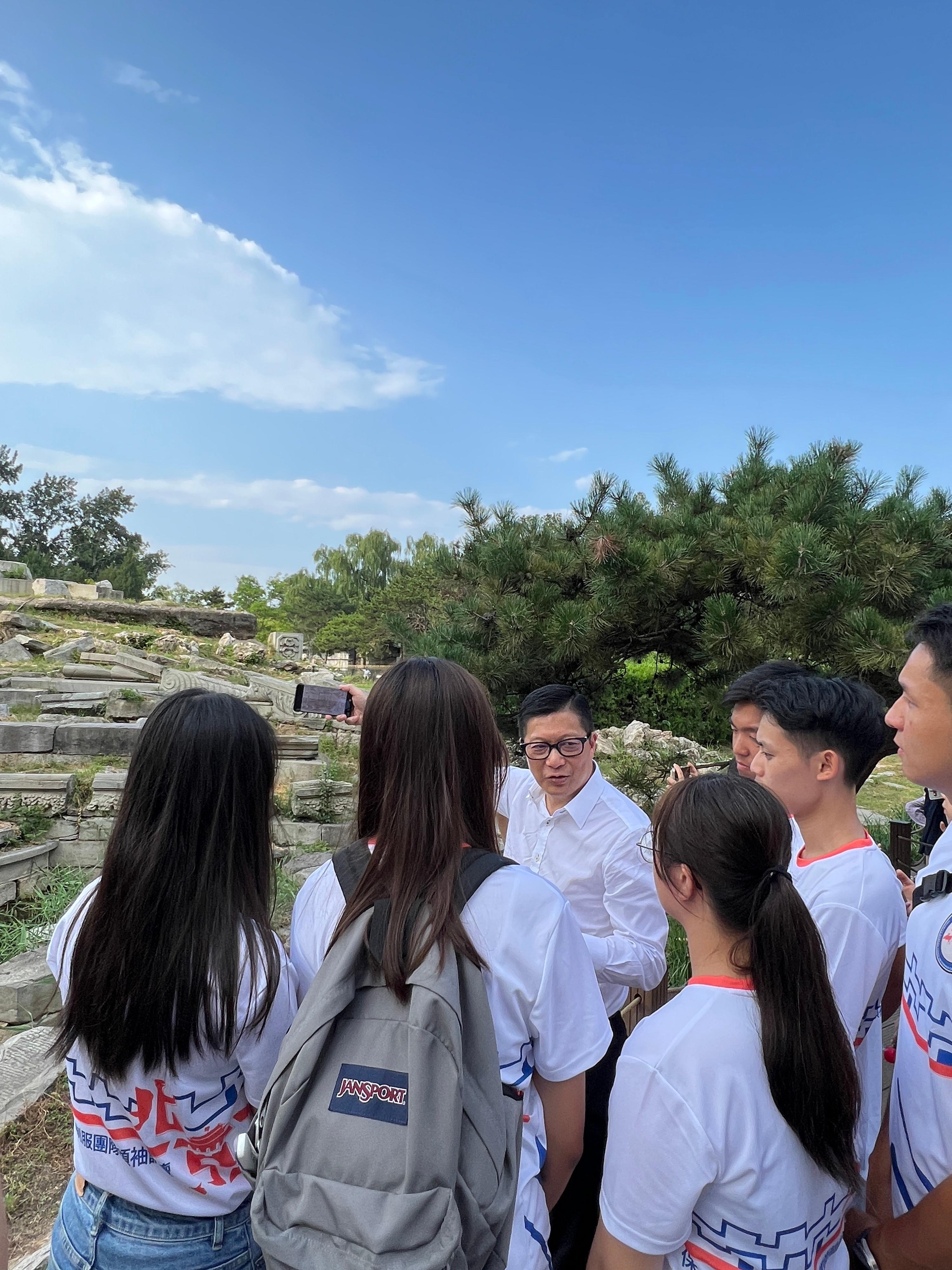 Secretary for Security, Mr Tang Ping-keung, led members of the Security Bureau Youth Uniformed Group Leaders Forum to continue visit to Beijing. Photo shows Mr Tang (first left) and youth group members touring the Yuanmingyuan Park on August 20.