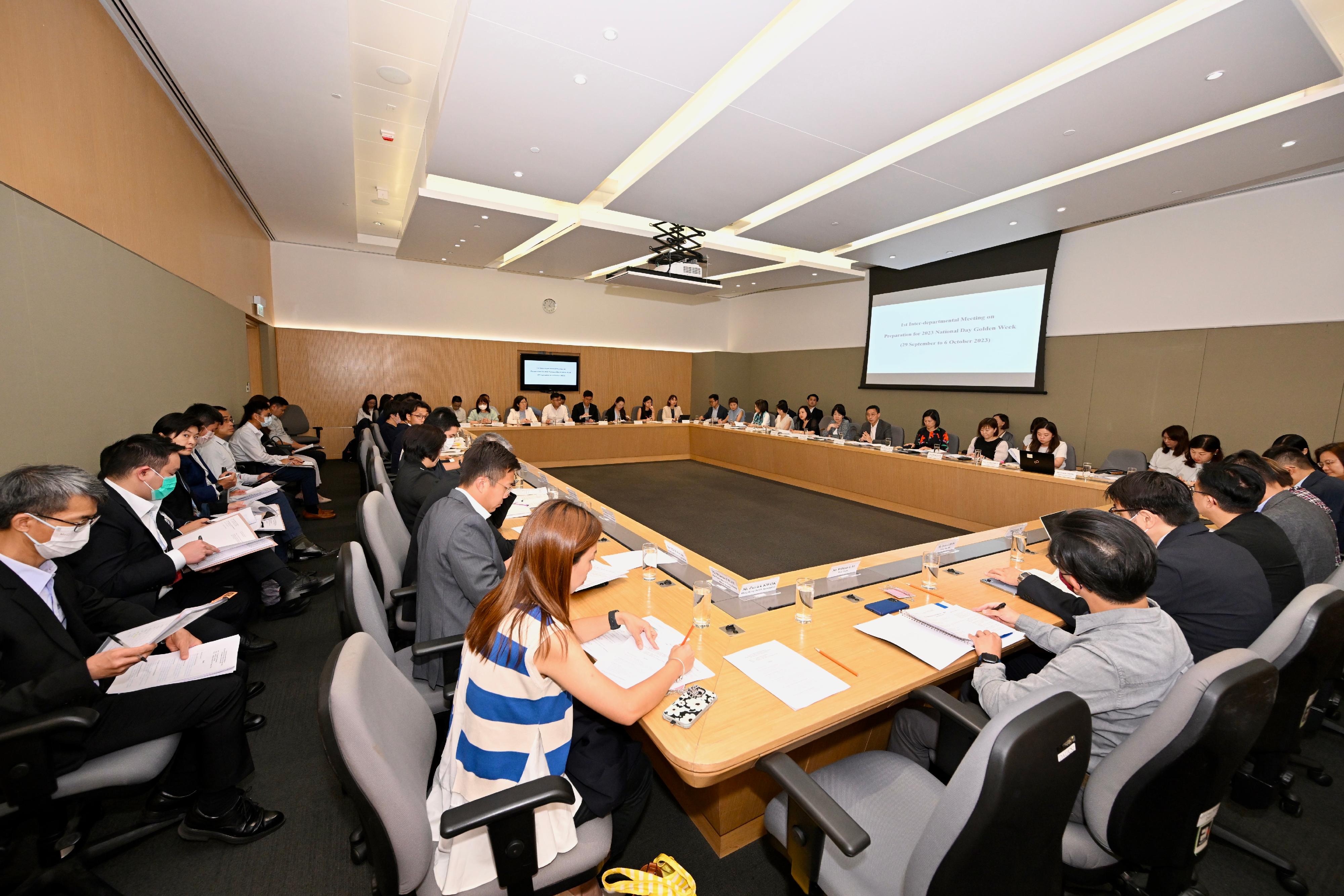 The Culture, Sports and Tourism Bureau convened a meeting today (August 21) to co-ordinate preparations for visitor arrivals to Hong Kong during the National Day Golden Week, and discussed with representatives of various units on the arrangements for the visitor arrivals.