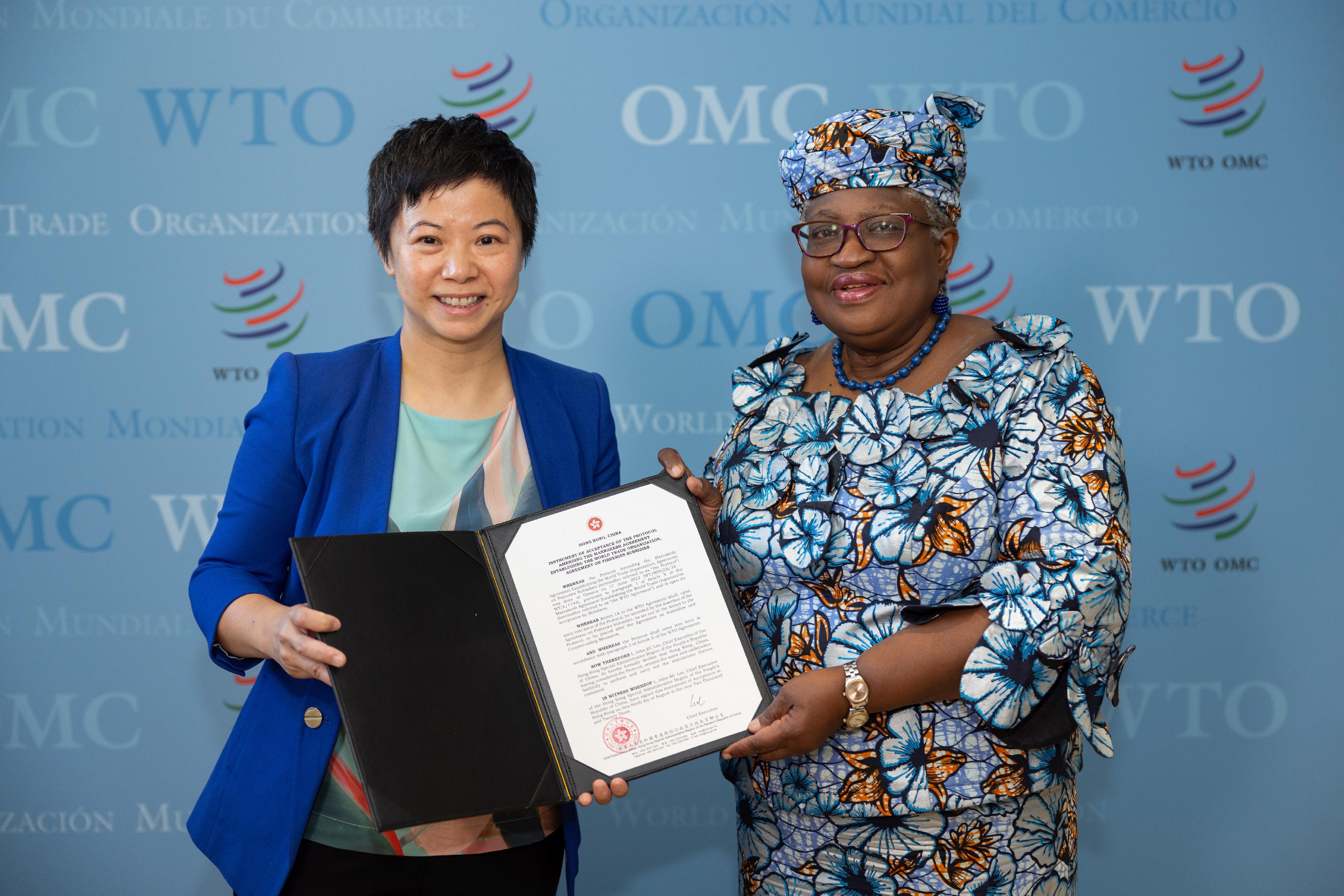 The Acting Permanent Representative of the Hong Kong Special Administrative Region of China to the World Trade Organization (WTO), Miss Drew Lai (left), hands over Hong Kong, China's Instrument of Acceptance for the Agreement on Fisheries Subsidies to the Director-General of the WTO, Dr Ngozi Okonjo-Iweala (right), today (August 21, Geneva time).
