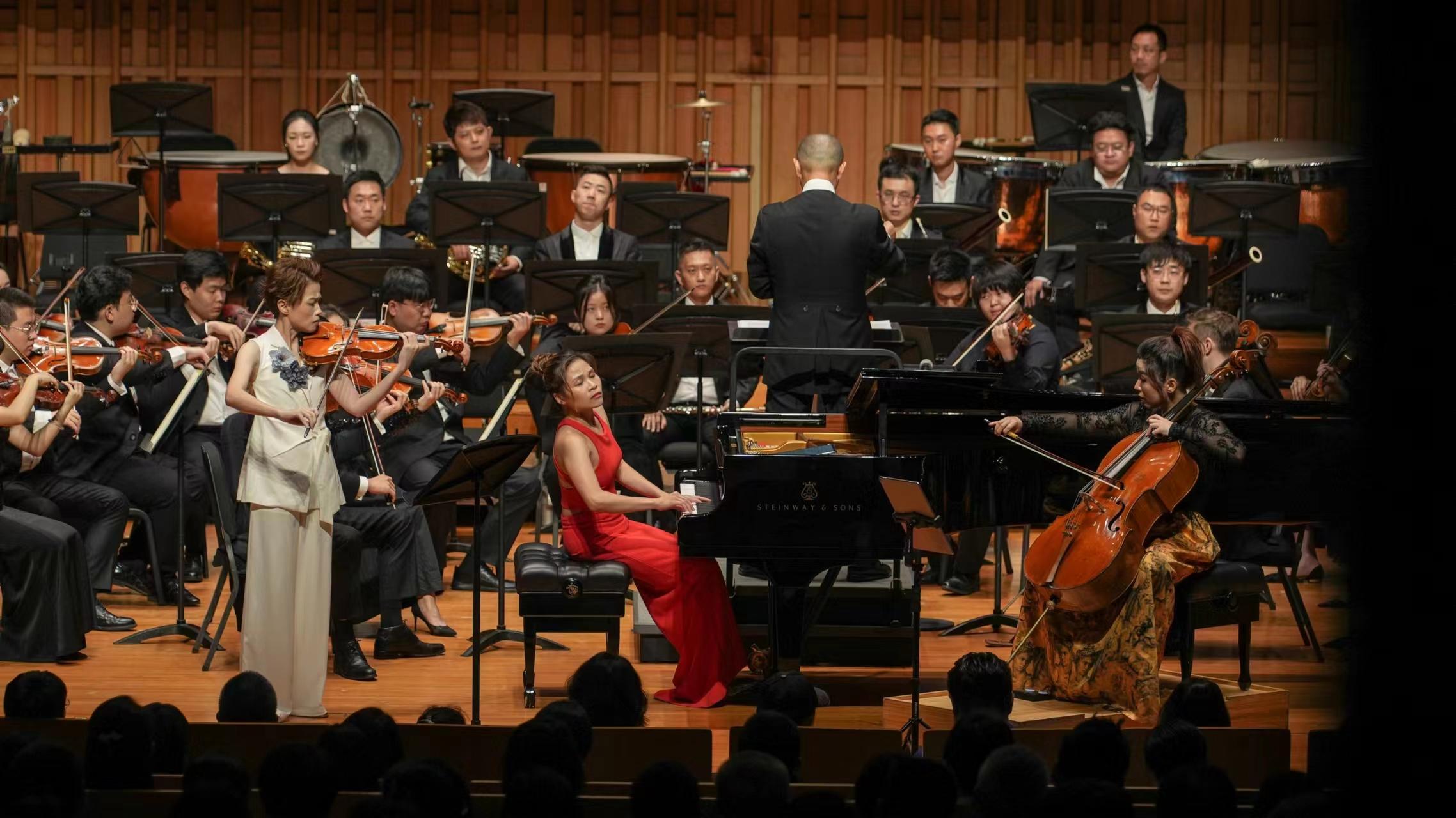 Hong Kong's Ambassador for Cultural Promotion Tan Dun invited young violinist Nina Wong, cellist Jia Nan and pianist Rachel Cheung to perform at the "From Beethoven to The First Emperor" concert in Xi'an in July. Photo shows the "From Beethoven to The First Emperor" concert. 