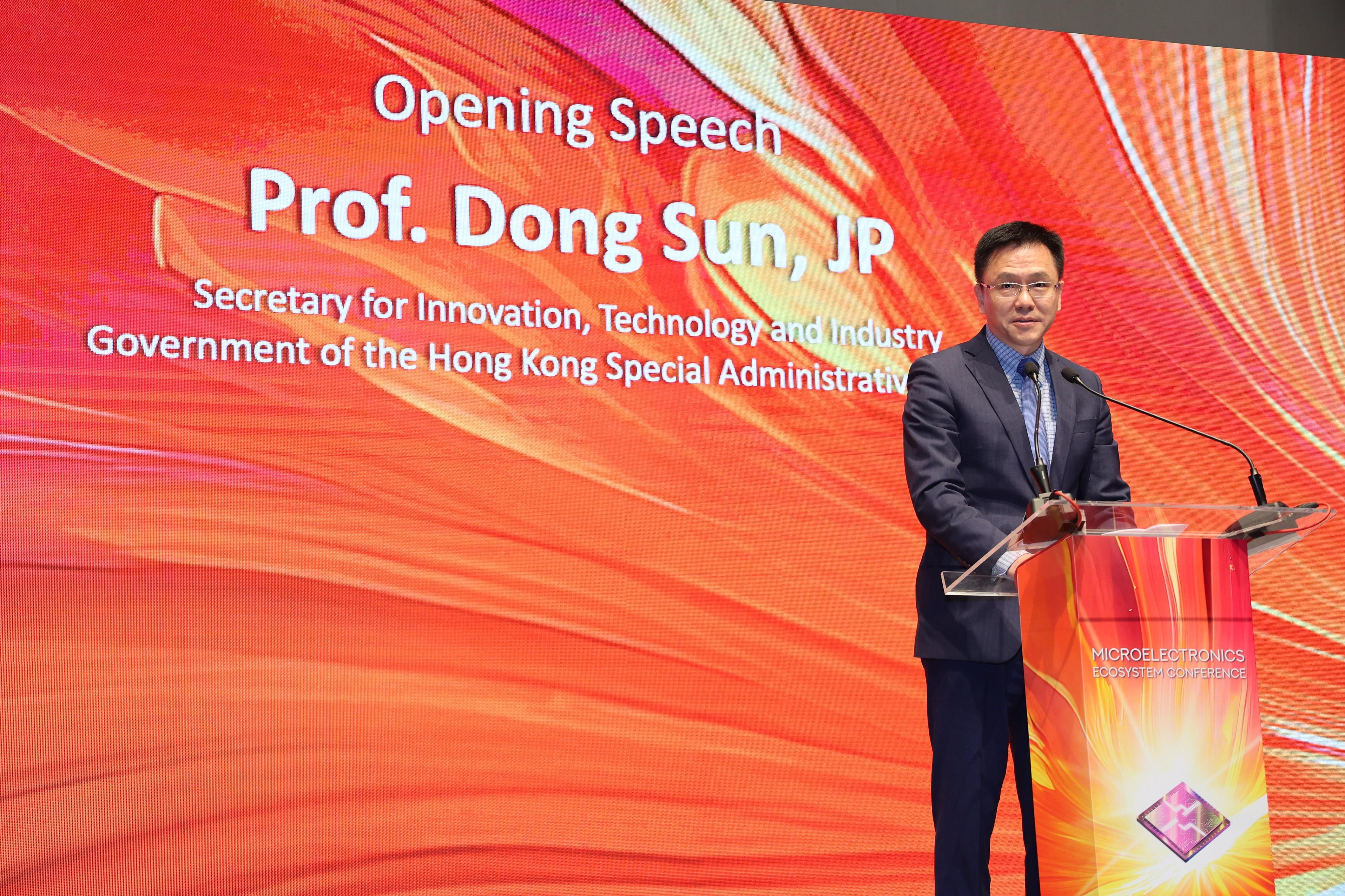 The Secretary for Innovation, Technology and Industry, Professor Sun Dong, speaks at the HKSTP x HKUST x Infineon Microelectronics Ecosystem Conference today (August 22).