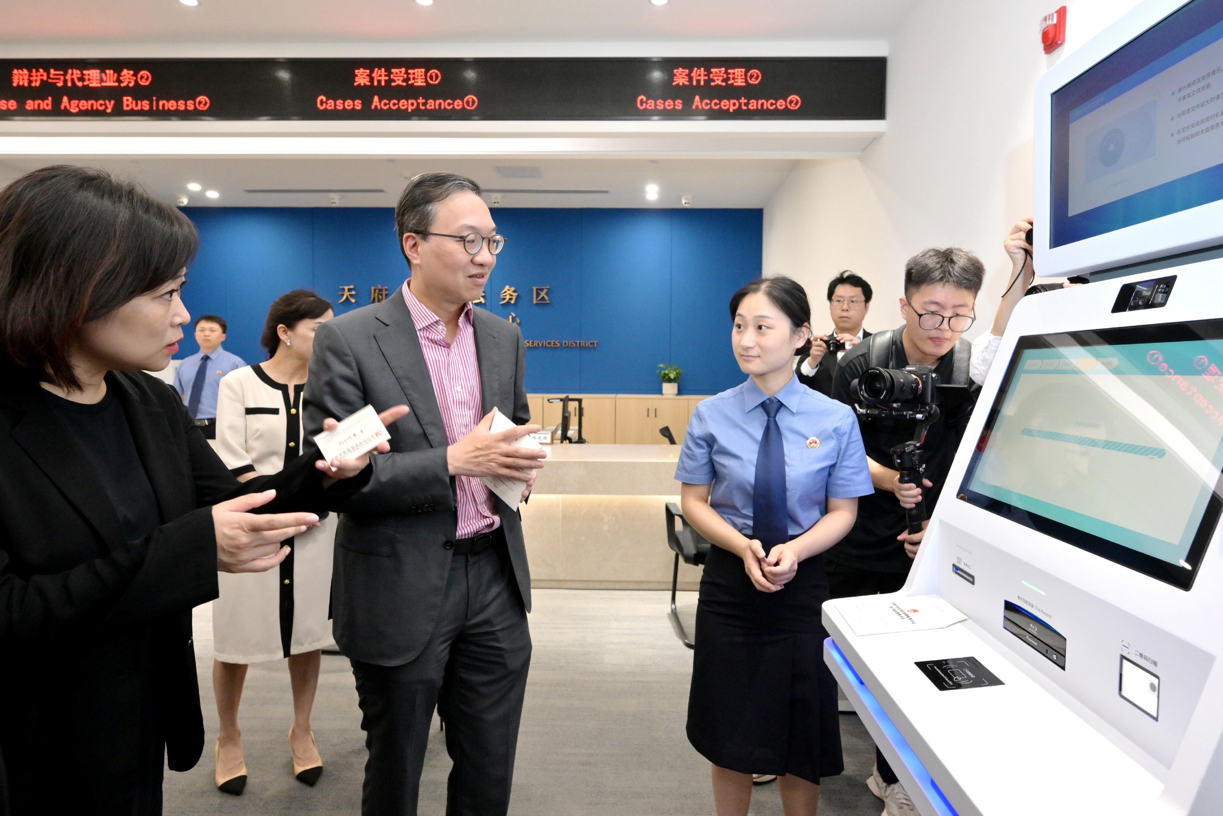 The Secretary for Justice, Mr Paul Lam, SC, led a delegation from Hong Kong's legal and dispute resolution sector to visit Tianfu Central Legal Services District in Chengdu on August 23. Photo shows Mr Lam (centre) being briefed on Tianfu Central Legal Services District.

