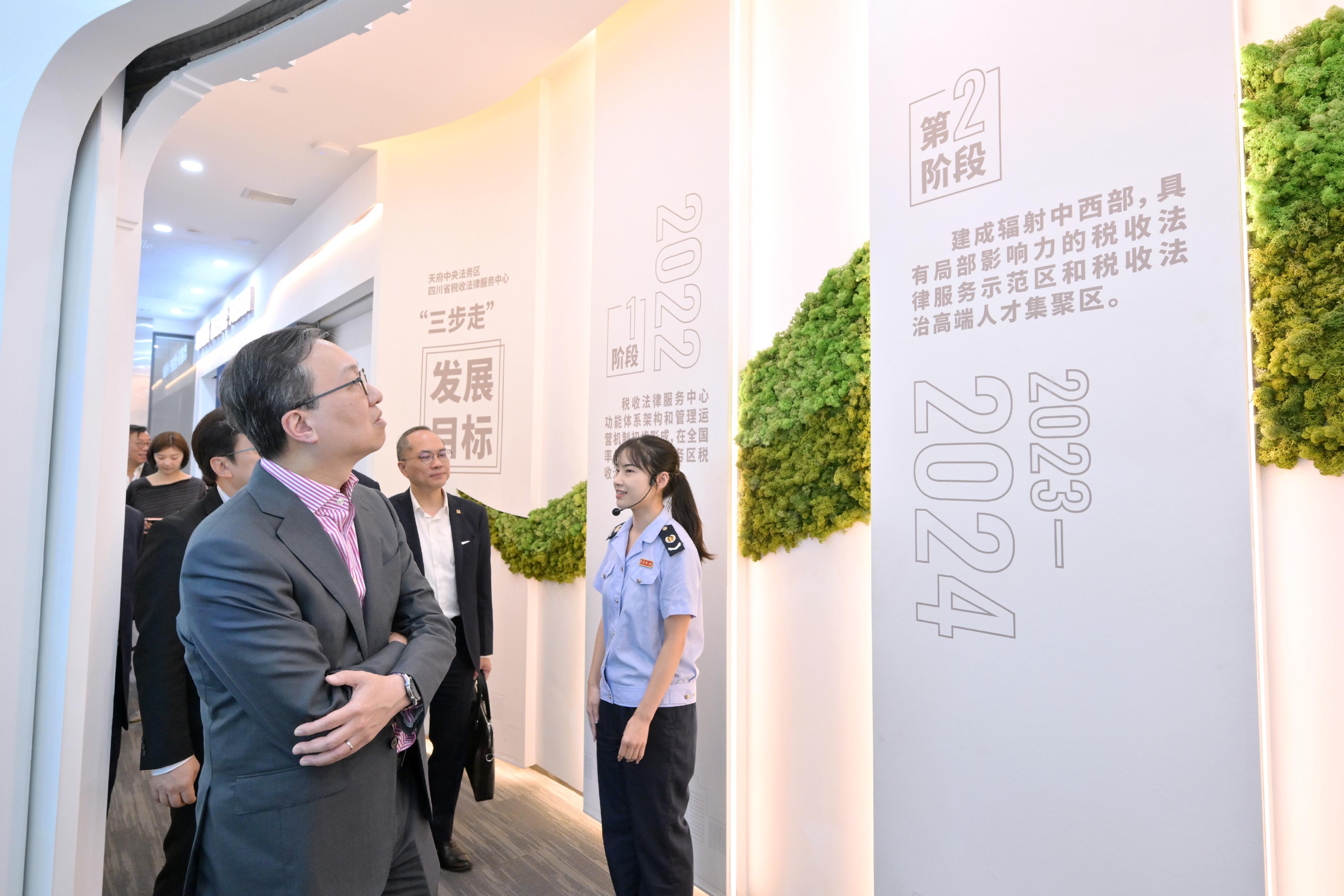 The Secretary for Justice, Mr Paul Lam, SC, led a delegation from Hong Kong's legal and dispute resolution sector to visit Tianfu Central Legal Services District in Chengdu on August 23. Photo shows Mr Lam (left) looking at exhibition panels on Tianfu Central Legal Services District for a better understanding of its development.
