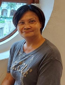 Chau Pui-yee, aged 52, is about 1.6 metres tall, 52 kilograms in weight and of fat build. She has a round face with yellow complexion and short black hair. She was last seen wearing a blue patient jacket, a purple gown top, black and white plaid trousers and red slippers.