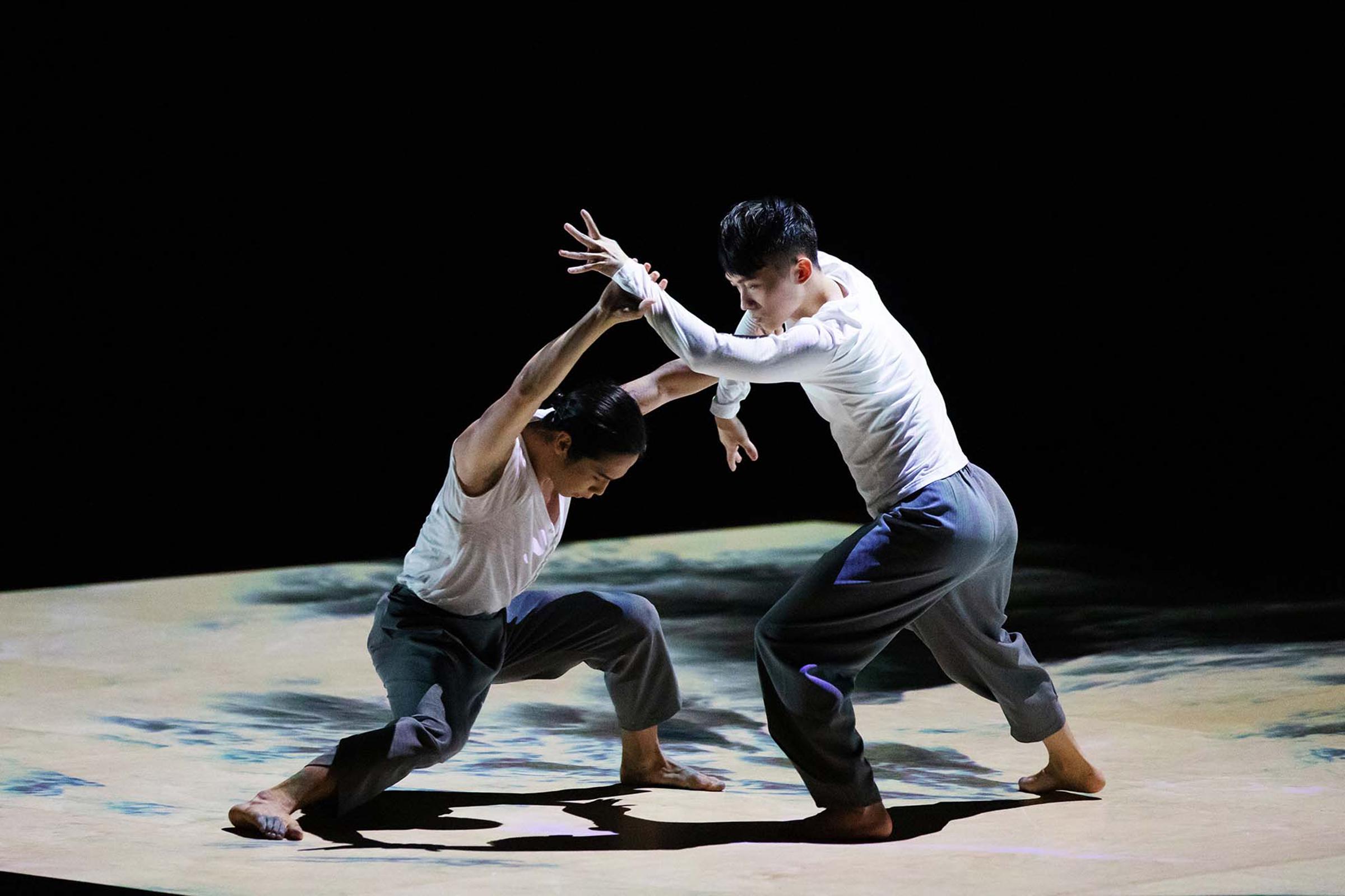 The Hong Kong Week 2023@Bangkok will be held in Bangkok, Thailand, from October 21 to November 12. The Hong Kong Dance Company will perform "Convergence", a work that blends Chinese dance with martial arts. (Source of photo: Henry Wong)