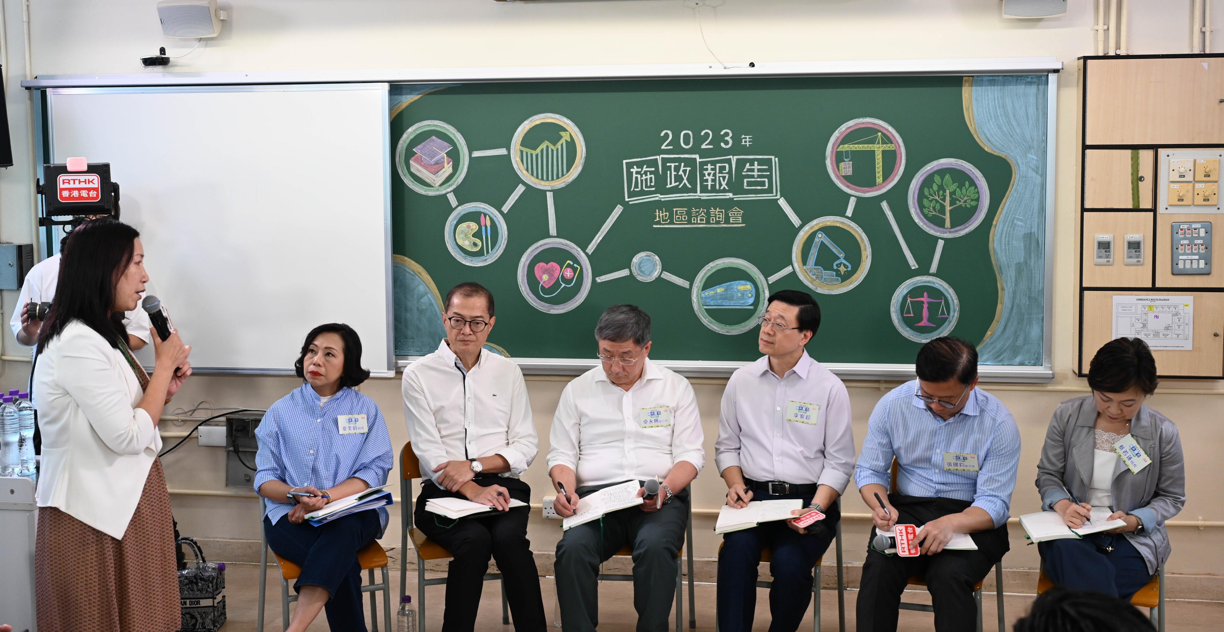 The Chief Executive, Mr John Lee, attended the second 2023 Policy Address District Forum with Principal Officials this morning (August 27) to listen to views and suggestions of local community members on the upcoming Policy Address. Photo shows Mr Lee (third right); the Deputy Chief Secretary for Administration, Mr Cheuk Wing-hing (third left); the Deputy Secretary for Justice, Mr Cheung Kwok-kwan (second right); the Secretary for Health, Professor Lo Chung-mau (second left); the Secretary for Education, Dr Choi Yuk-lin (first right); and the Secretary for Home and Youth Affairs, Miss Alice Mak (first left), listening to views of the public at the consultation session.