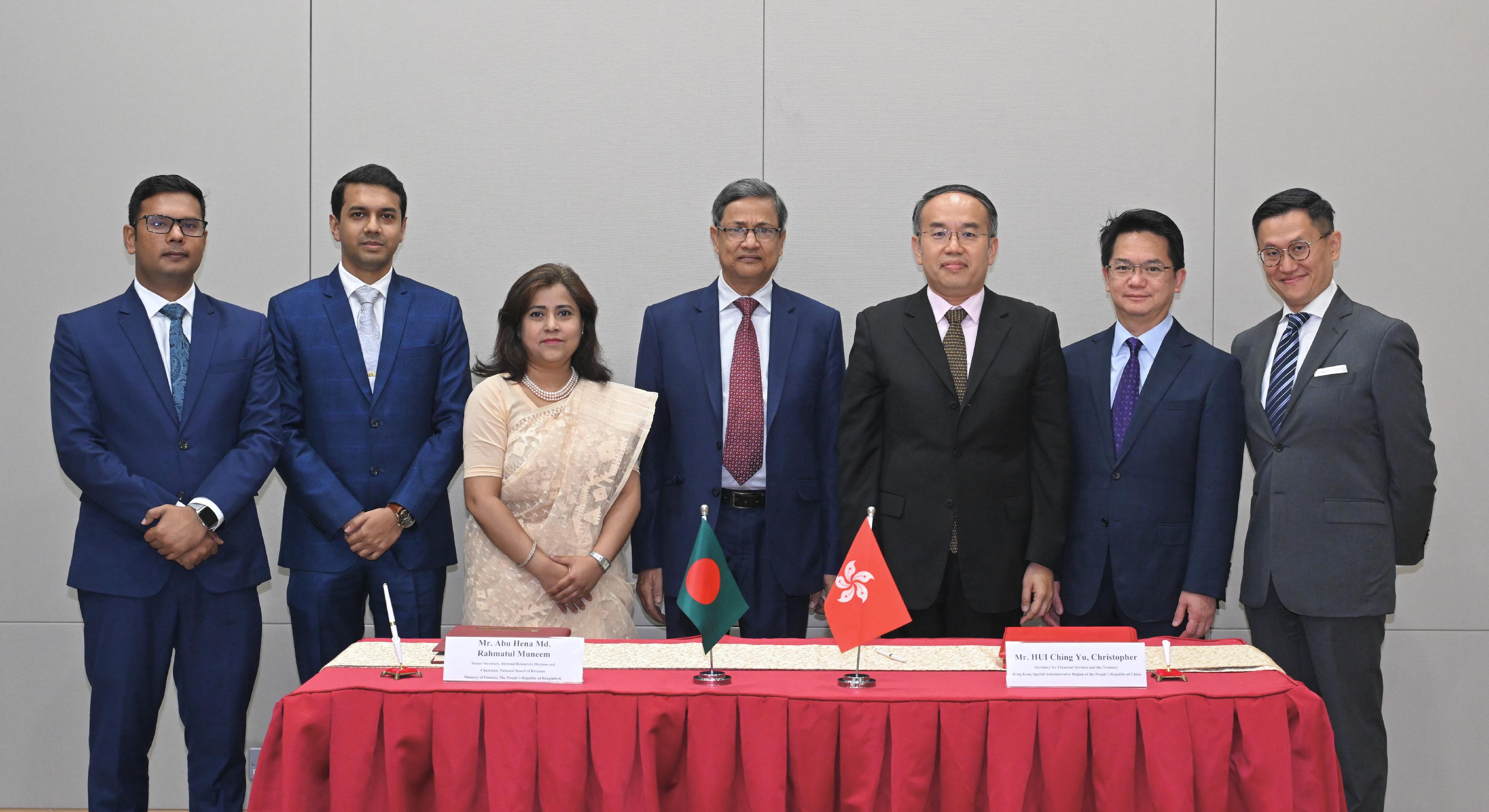 The Secretary for Financial Services and the Treasury, Mr Christopher Hui, and the Senior Secretary of the Internal Resources Division and Chairman of the National Board of Revenue of the Ministry of Finance of Bangladesh, Mr Abu Hena Md. Rahmatul Muneem, today (August 30) signed a comprehensive avoidance of double taxation agreement. Photo shows (from left) the Vice Consul of Bangladesh in Hong Kong, Mr Md Marzuk Islam; the Second Secretary of the National Board of Revenue of Bangladesh, Mr Ferdouse Hoque Shakur; the Consul-General of Bangladesh in Hong Kong, Ms Israt Ara; Mr Muneem; Mr Hui; the Commissioner of Inland Revenue, Mr Tam Tai-pang; and the Acting Permanent Secretary for Financial Services and the Treasury (Treasury), Mr Maurice Loo, at the ceremony.