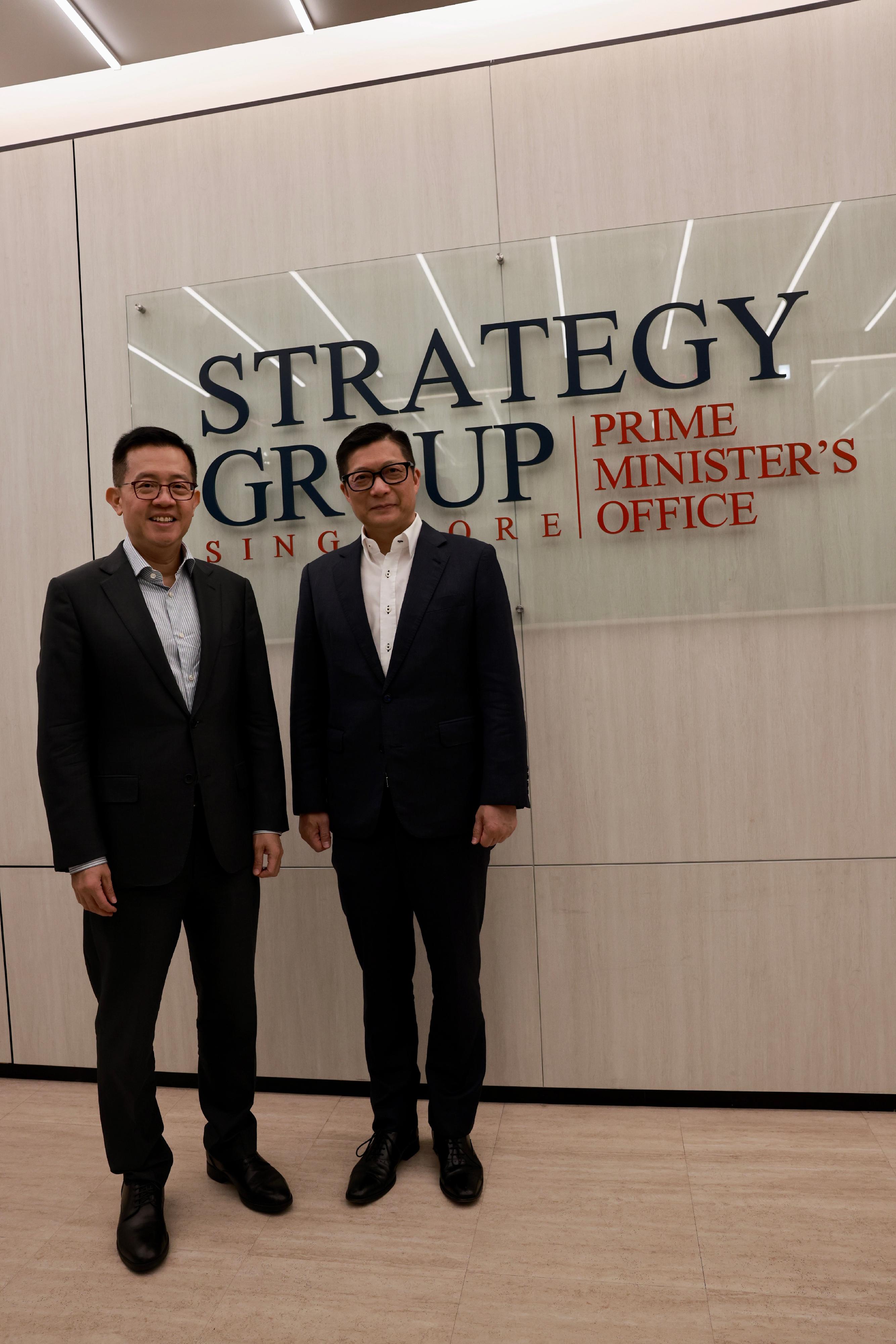 The Secretary for Security, Mr Tang Ping-keung, began his visit programme to Singapore today (August 30). Photo shows Mr Tang (right) with the Permanent Secretary (National Security and Intelligence Coordination) of the National Security Coordination Secretariat under the Prime Minister's Office, Mr Leo Yip (left), after a meeting.