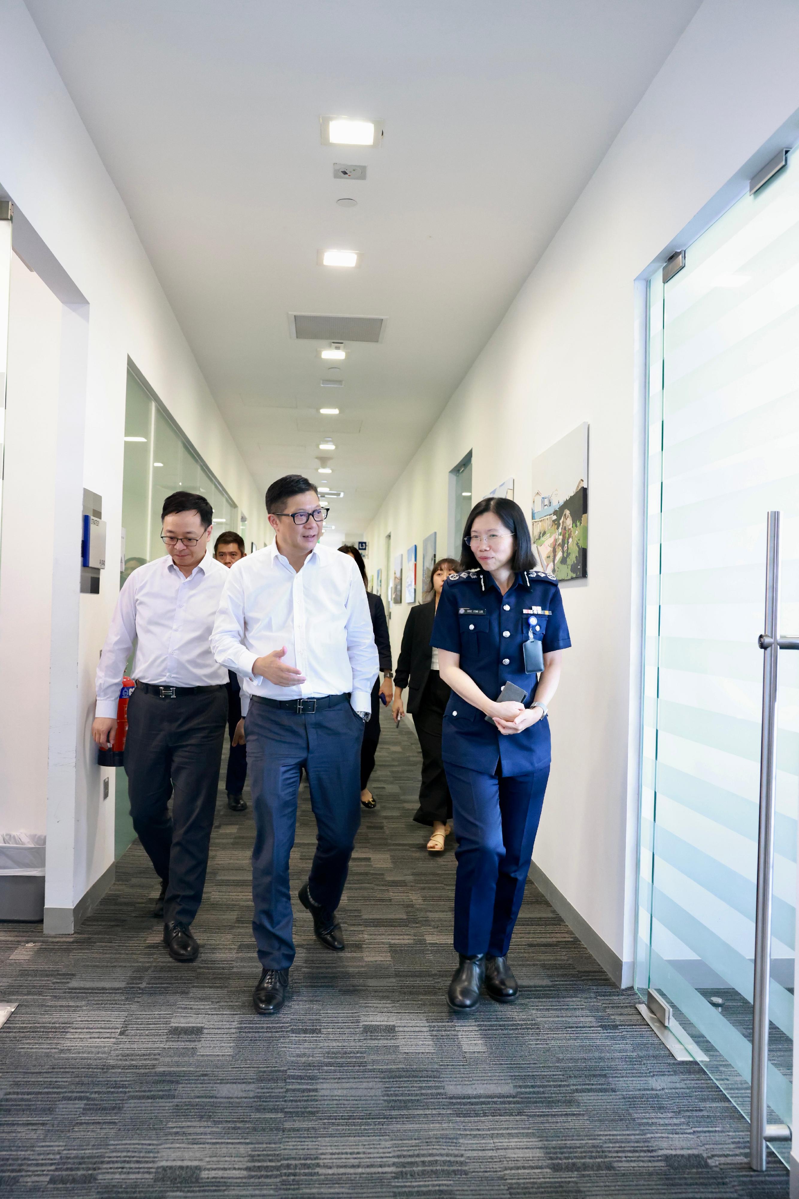 The Secretary for Security, Mr Tang Ping-keung, continued his visit programme to Singapore today (August 31). Photo shows Mr Tang (centre) and the Commissioner of Correctional Services, Mr Wong Kwok-hing (left), visiting the Changi Prison Complex in the company of the Commissioner of Prisons, Ms Shie Yong Lee (right).
