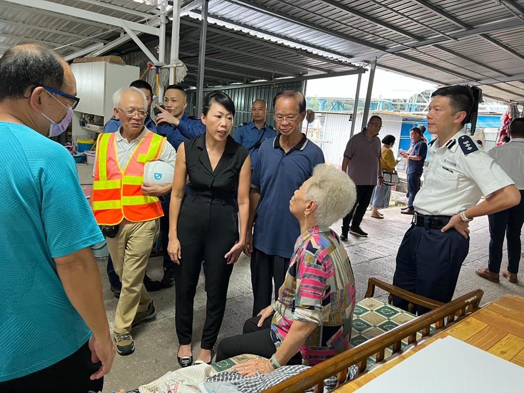 The Tai Po District Office, together with representatives from relevant government departments, conducted an on-site inspection of emergency preparedness work in areas with high flooding risk in the district. Photo shows the District Officer (Tai Po), Ms Eunice Chan (third left), together with the Village Head of Sam Mun Tsai San Tsuen and relevant government departments, reminding residents at Sam Mun Tsai San Tsuen to take preventive measures against strong wind and flooding, and urging the elderly and persons with mobility difficulties to be prepared to evacuate as soon as possible and go to the temporary shelter at the Tai Po Community Centre if necessary.