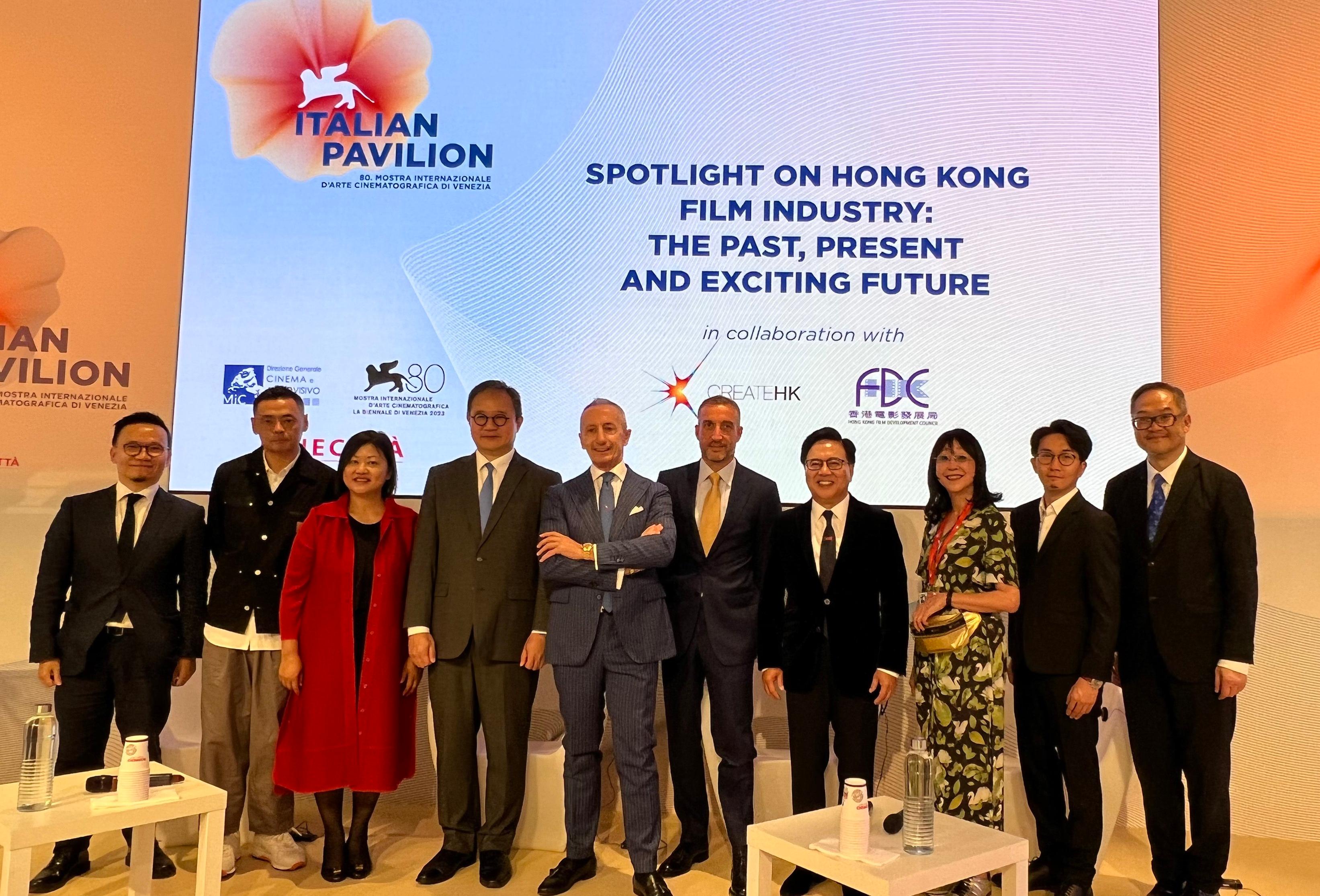 The Permanent Secretary for Culture, Sports and Tourism, Mr Joe Wong (fourth left); the Head of Create Hong Kong, Mr Victor Tsang (first right); the Assistant Head of Create Hong Kong and Secretary-General of the Hong Kong Film Development Council, Mr Gary Mak (first left); the Chairman of the Hong Kong Film Development Council, Dr Wilfred Wong (fourth right); the Head of Special Projects, Directorate General for Cinema and Audiovisual-Ministry of Culture of the Government of Italy, Mr Roberto Stabile (fifth left), and Hong Kong directors participated in a special panel discussion entitled “Spotlight on Hong Kong Film Industry: The Past, Present and Exciting Future” on September 2 (Venice time).