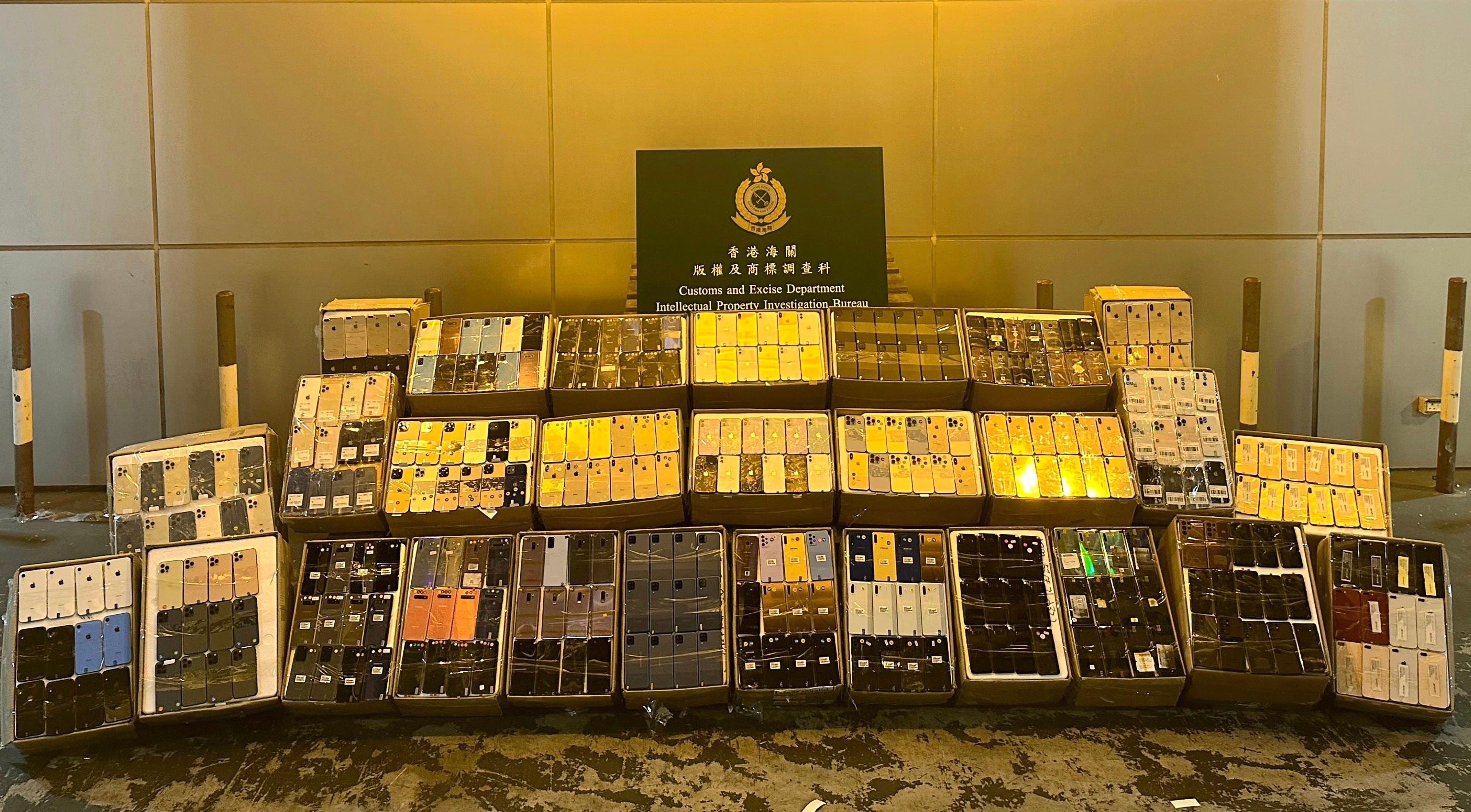 Hong Kong Customs conducted a 12-day joint enforcement operation with Mainland and Macao Customs from August 21 to September 1 to combat cross-boundary counterfeiting activities in the three places and with goods destined for overseas countries. During the operation, Hong Kong Customs seized about 23 000 items of suspected counterfeit goods, including mobile phones, clothes and footwear, with an estimated market value of about $16 million. Photo shows some of the suspected counterfeit mobile phones seized. 