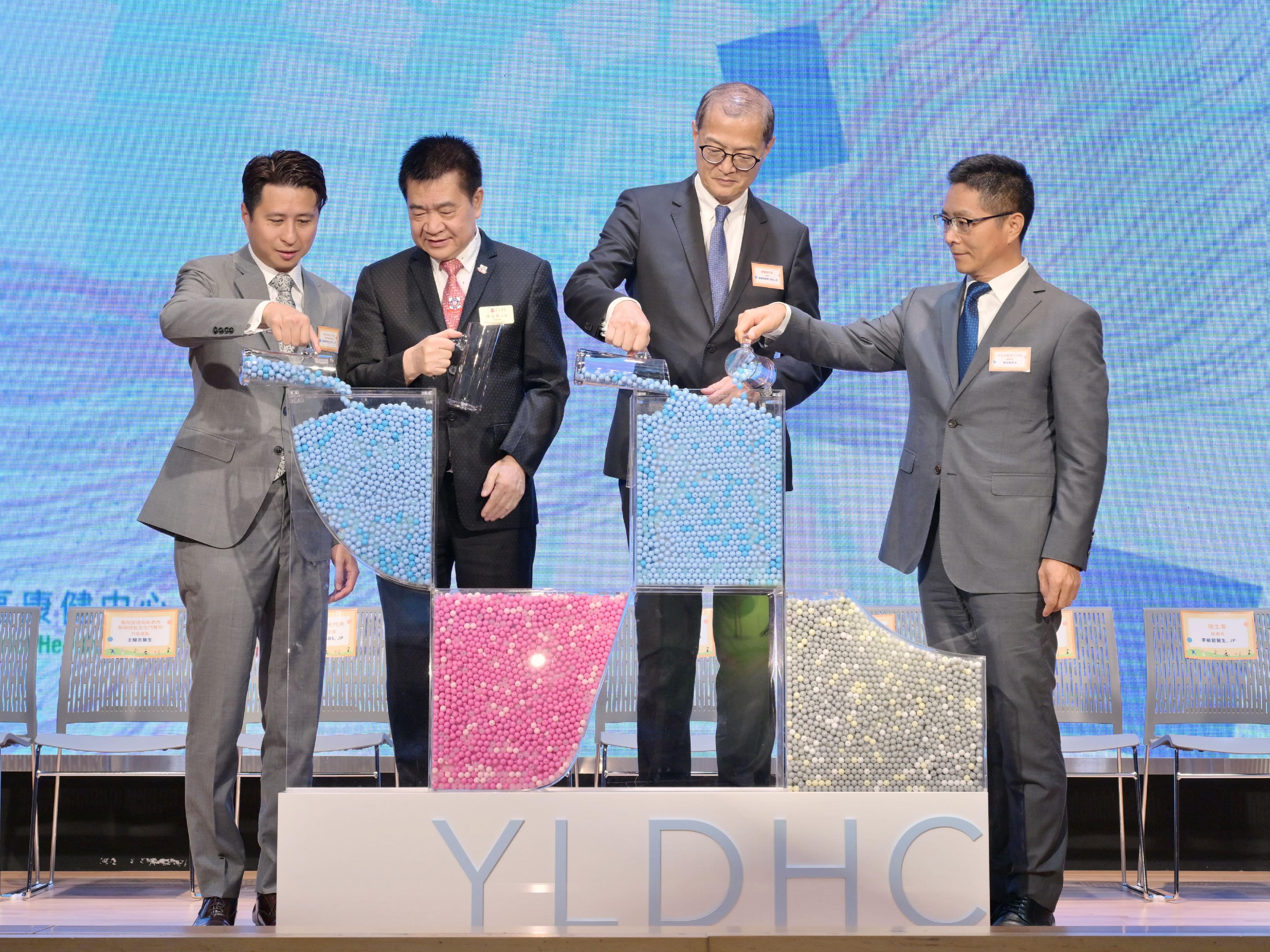 The Secretary for Health, Professor Lo Chung-mau (second right), officiates at the opening ceremony of the Yuen Long District Health Centre this morning (September 5) with the Chairman of Yuen Long District Council, Mr Shum Ho-kit (first left); the Deputy Director General of the New Territories Sub-office of the Liaison Office of the Central People's Government in the Hong Kong Special Administrative Region, Mr Li Gongxun (first right); and the Chairman of the Board of Directors of Pok Oi Hospital, Dr Chan Shou-ming (second left).