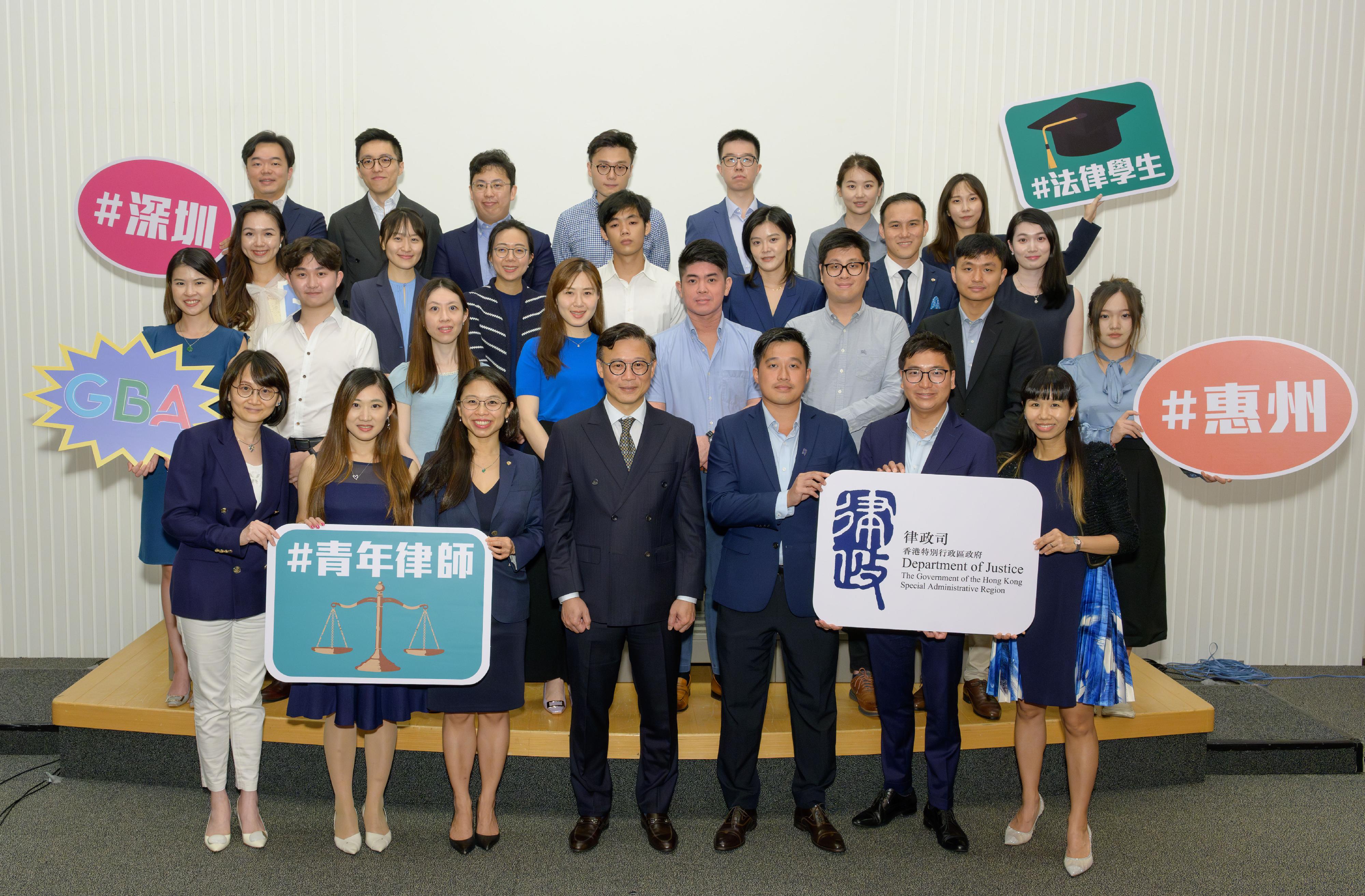 The Deputy Secretary for Justice, Mr Cheung Kwok-kwan, will lead a delegation comprising young representatives of the Law Society of Hong Kong and the Hong Kong Bar Association, young government counsel of the Department of Justice, and law students from the three law schools tomorrow (September 7) on a visit to Huizhou and Shenzhen. Photo shows Mr Cheung (first row, centre) and members of the delegation at the pre-trip briefing.
