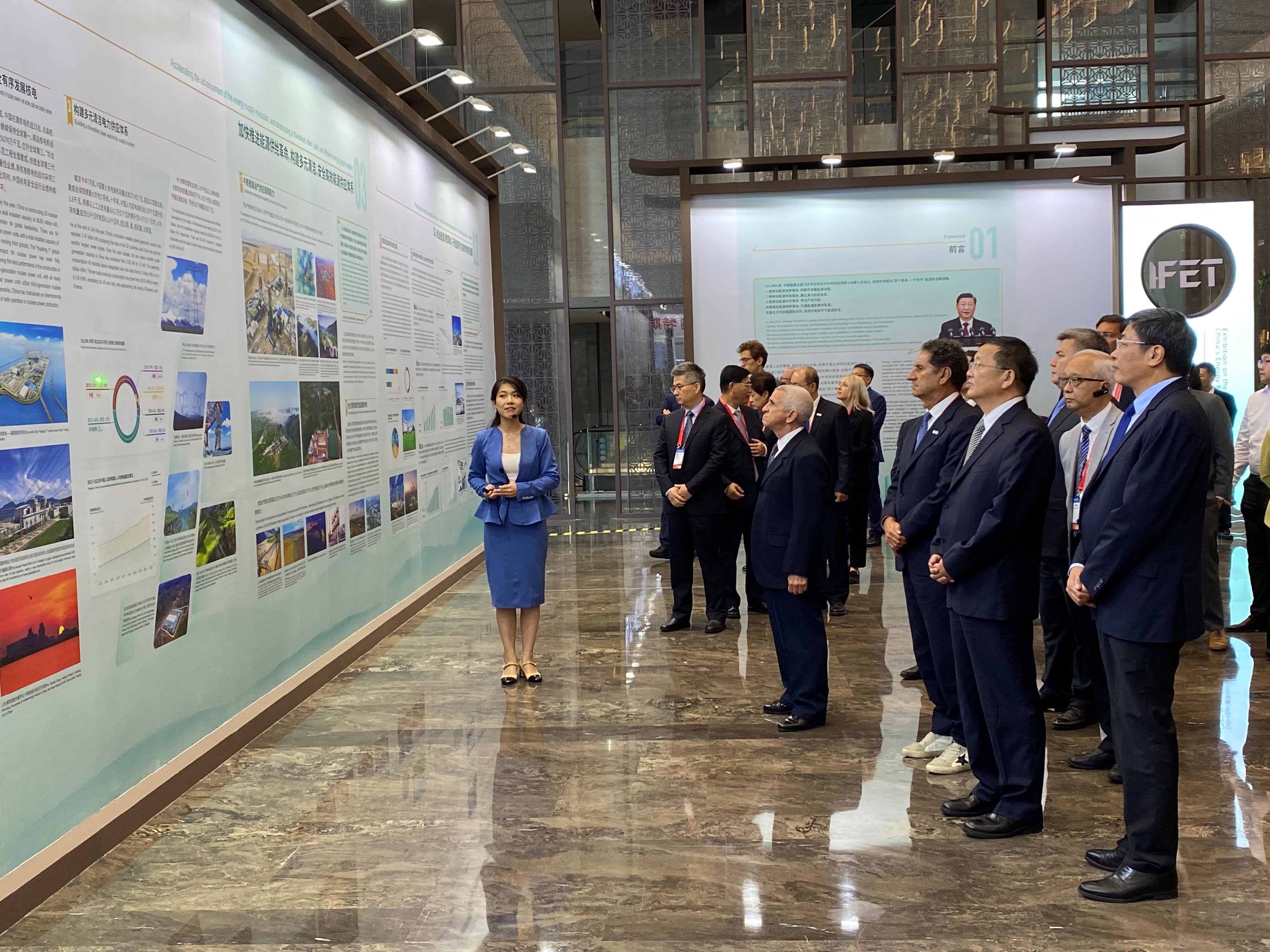 The Secretary for Environment and Ecology, Mr Tse Chin-wan, today (September 6) joins the International Forum on Energy Transition co-hosted by the National Energy Administration, the International Renewable Energy Agency and the Jiangsu Provincial People's Government. Photo shows Mr Tse (second right) visiting the Exhibition on the 10th Anniversary of China's Energy Revolution. 