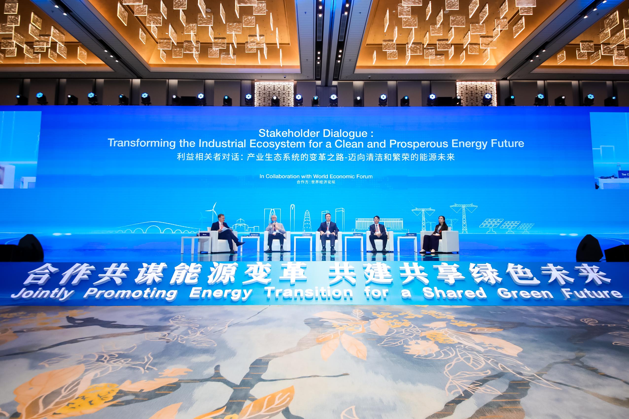 The Secretary for Environment and Ecology, Mr Tse Chin-wan, today (September 6) joins the International Forum on Energy Transition co-hosted by the National Energy Administration, the International Renewable Energy Agency and the Jiangsu Provincial People's Government. Photo shows Mr Tse (second left) speaking at the discussion session on the energy sector.