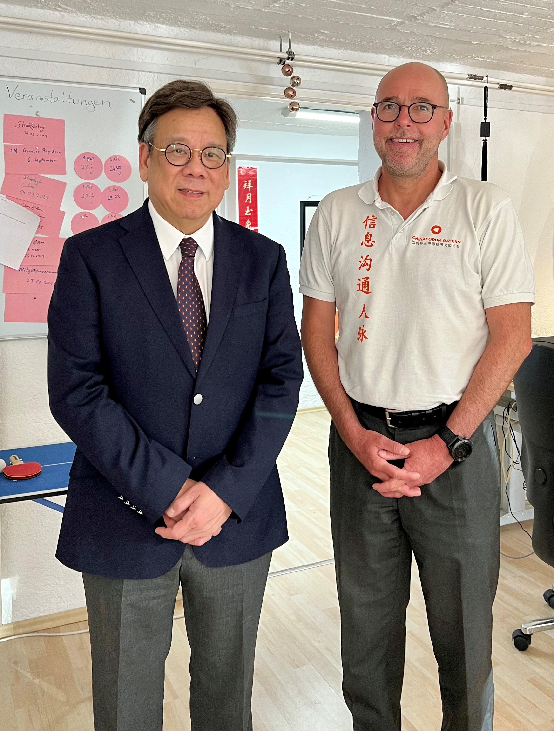 The Secretary for Commerce and Economic Development, Mr Algernon Yau (left), met with the Managing Director and Board Member of Chinaforum Bayern, Mr Stefan Geiger (right), in Munich, Germany, on September 5 (Munich time) to keep him abreast of the developments of Hong Kong and the Guangdong-Hong Kong-Macao Greater Bay Area.