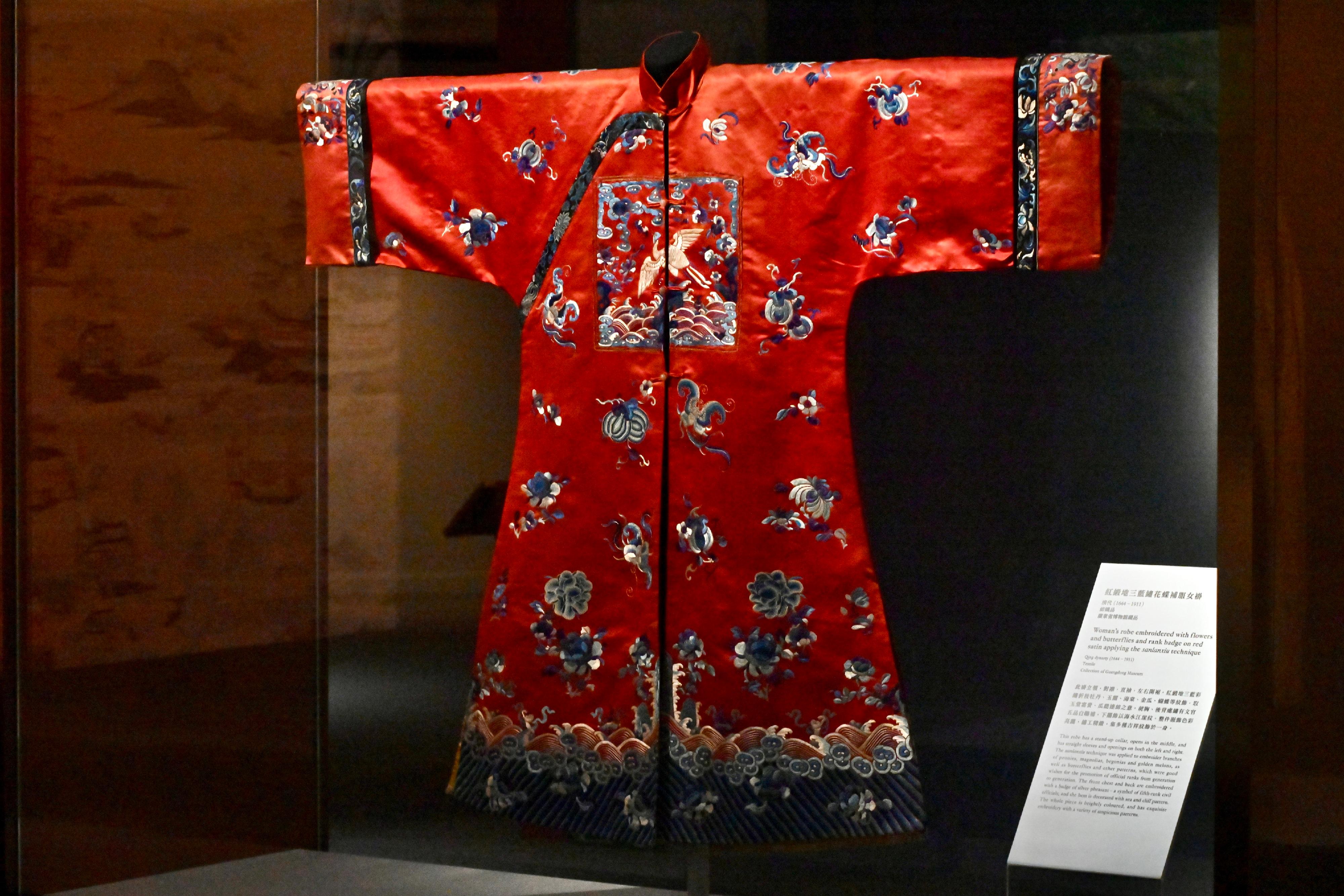 The opening ceremony of the Hong Kong stop of the touring exhibition "A Tale of Three Cities: Guangdong-Hong Kong-Macao Greater Bay Area and Export of Silk Products in the Ming and Qing Dynasties" was held today (September 7) at the Hong Kong Museum of Art. Picture shows a woman's robe embroidered with flowers and butterflies and rank badge on red satin applying the "sanlanxiu" technique from the Qing dynasty, which is a grade-three national treasure. (Collection of Guangdong Museum) 