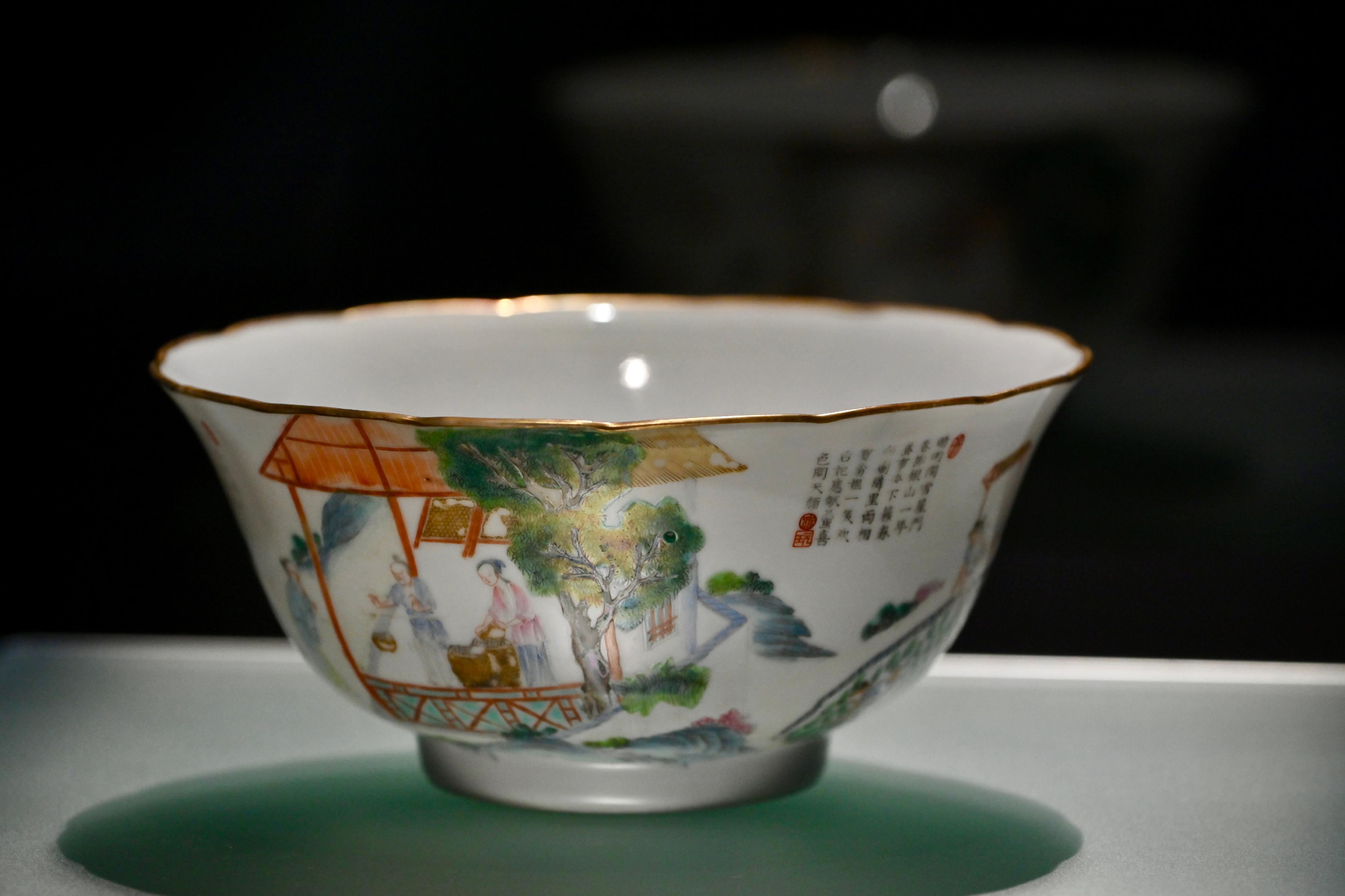 The opening ceremony of the Hong Kong stop of the touring exhibition "A Tale of Three Cities: Guangdong-Hong Kong-Macao Greater Bay Area and Export of Silk Products in the Ming and Qing Dynasties" was held today (September 7) at the Hong Kong Museum of Art. Picture shows a famille-rose bowl with ploughing and weaving pattern during the Qianlong period of the Qing dynasty. (Collection of Macao Museum)