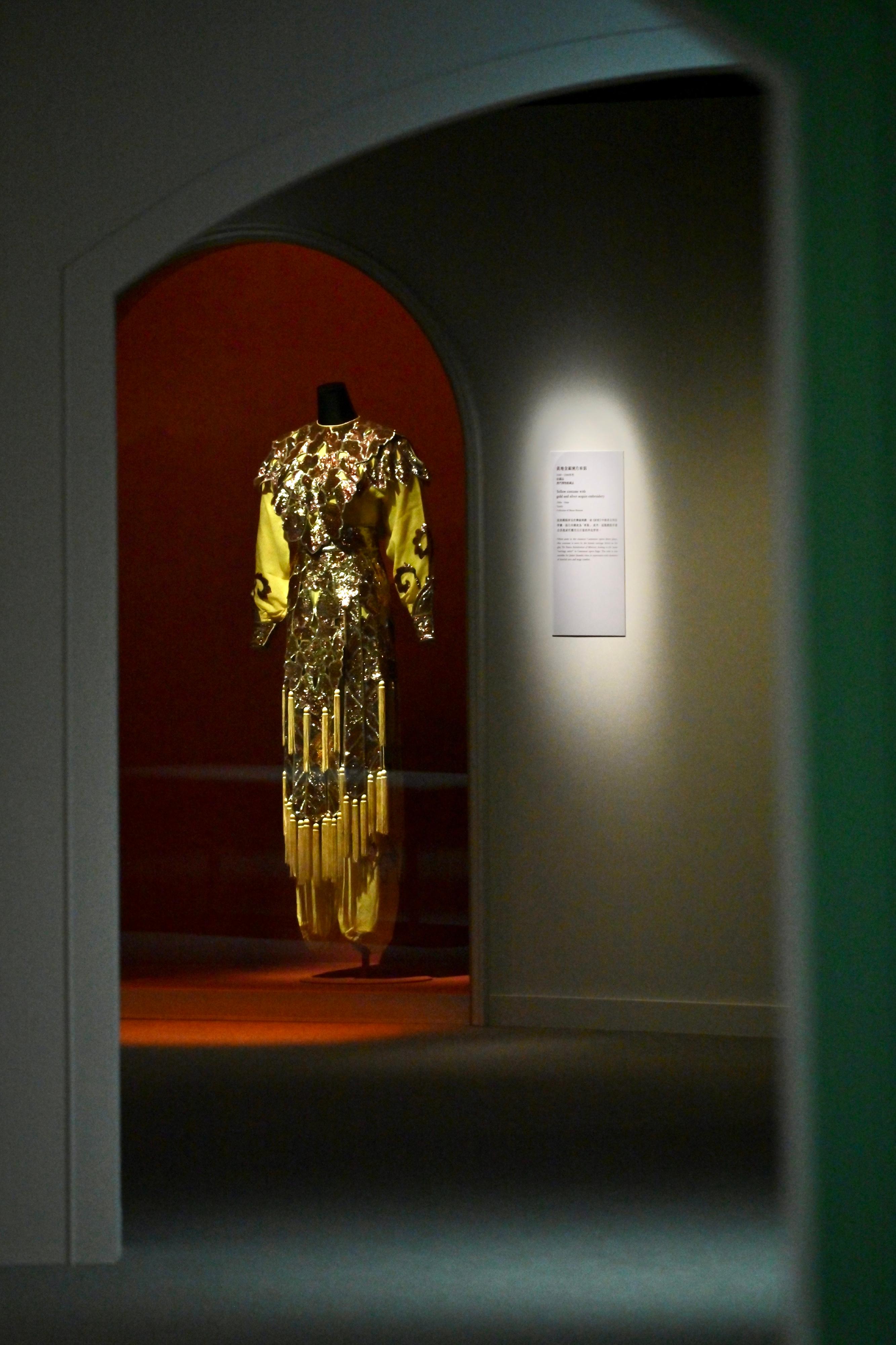 The opening ceremony of the Hong Kong stop of the touring exhibition "A Tale of Three Cities: Guangdong-Hong Kong-Macao Greater Bay Area and Export of Silk Products in the Ming and Qing Dynasties" was held today (September 7) at the Hong Kong Museum of Art. Picture shows a yellow costume with gold and silver sequin embroidery dating from the 1940s to 1960s. (Collection of Macao Museum)