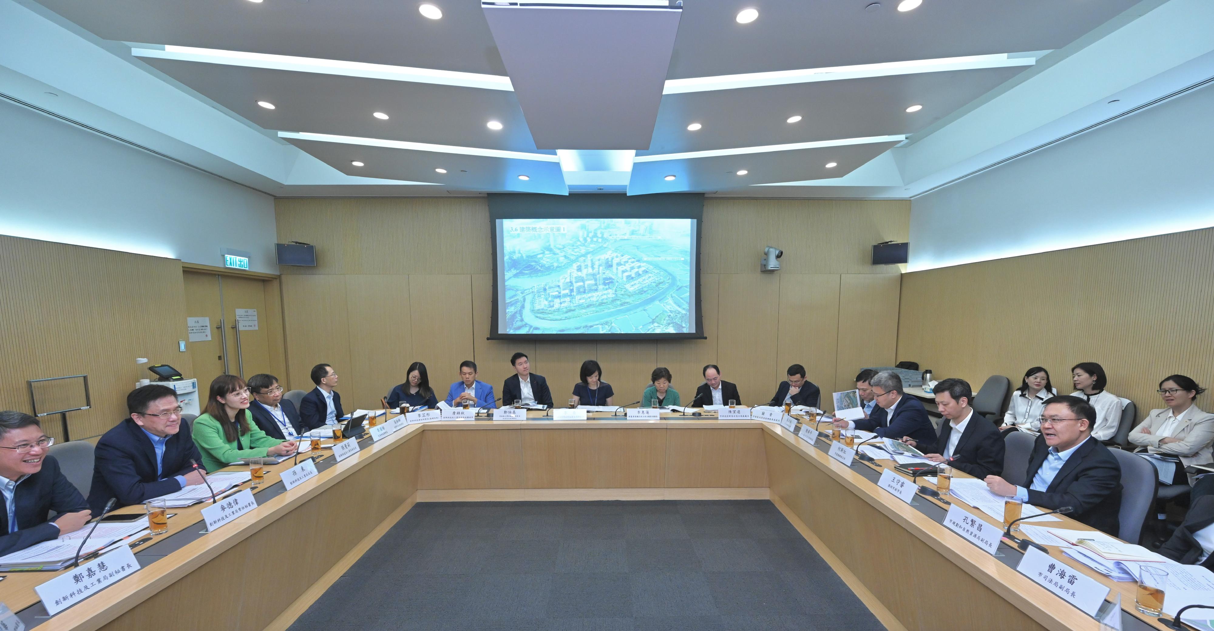 The Secretary for Innovation, Technology and Industry, Professor Sun Dong (second left), and Vice Mayor of Shenzhen Municipal People's Government Mr Wang Shourui (first right) co-chaired the 10th meeting of the Joint Task Force on the Development of the Hong Kong-Shenzhen Innovation and Technology Park in the Loop in Hong Kong today (September 7). Also joining the meeting were the Permanent Secretary for Innovation, Technology and Industry, Mr Eddie Mak (first left); the Under Secretary for Innovation, Technology and Industry, Ms Lillian Cheong (third left); and the Commissioner for Innovation and Technology, Mr Ivan Lee (fourth left).