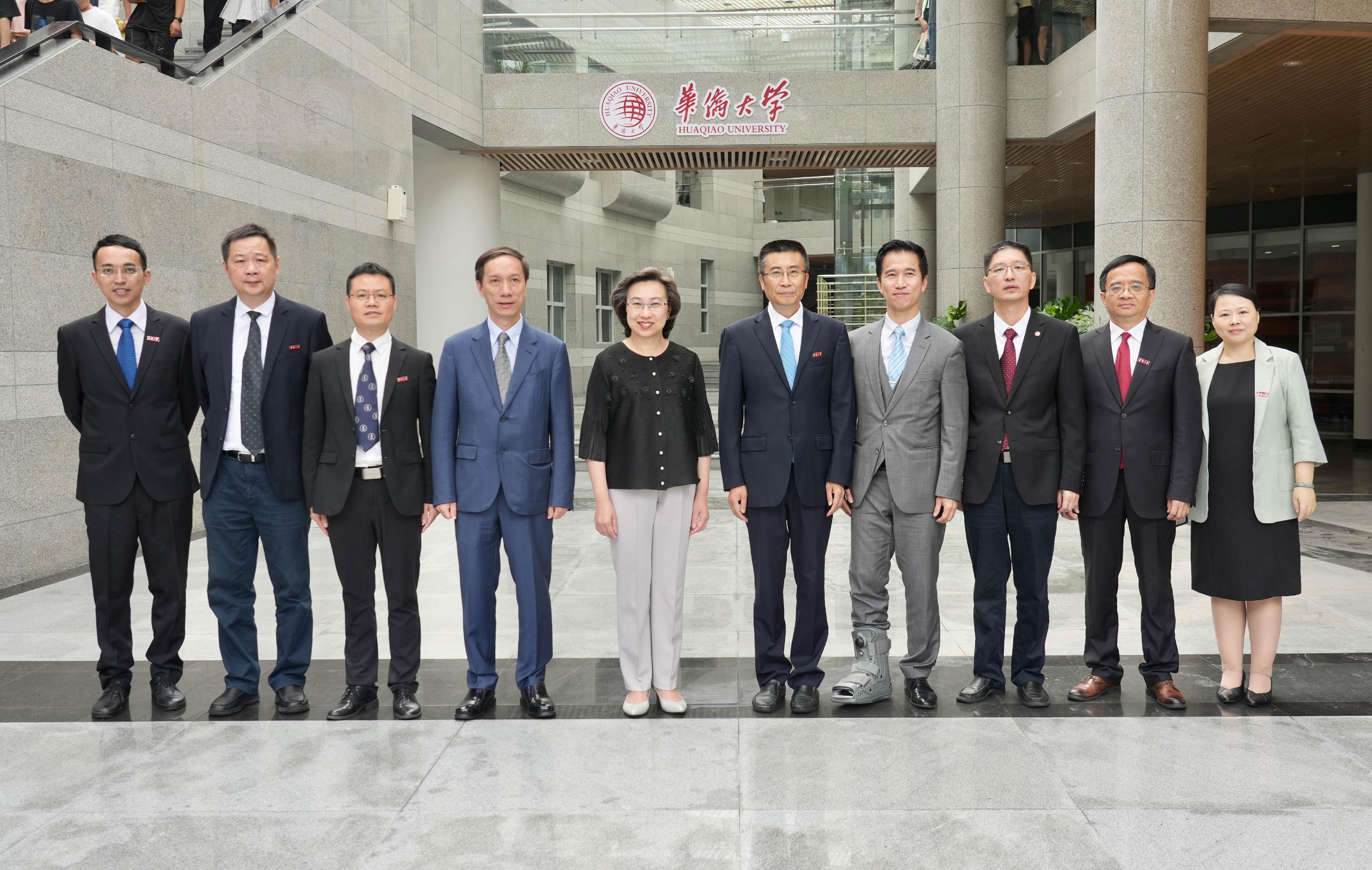 The Secretary for the Civil Service, Mrs Ingrid Yeung, today (September 7) met and exchanged views with the President of Huaqiao University, Mr Wu Jianping, and university staff in charge of student affairs at the Xiamen campus of the university in Fujian Province. Photo shows Mrs Yeung (fifth left); Mr Wu (fifth right); the Director of General Grades of the Civil Service Bureau, Mr Hermes Chan (fourth left); and the Director of Fujian Liaison Unit of the Hong Kong Special Administrative Region Government, Mr Ricky Cheng (fourth right), at the university.