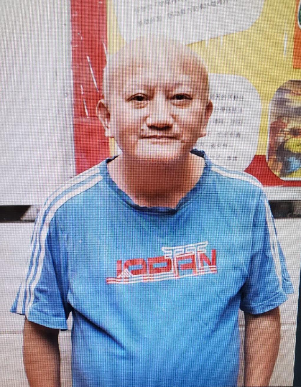 Lo Po-tak, aged 59, is about 1.65 metres tall, 65 kilograms in weight and of fat build. He has a round face with yellow complexion and short black hair. He was last seen wearing a grey short-sleeved shirt, black shorts and black slippers.
