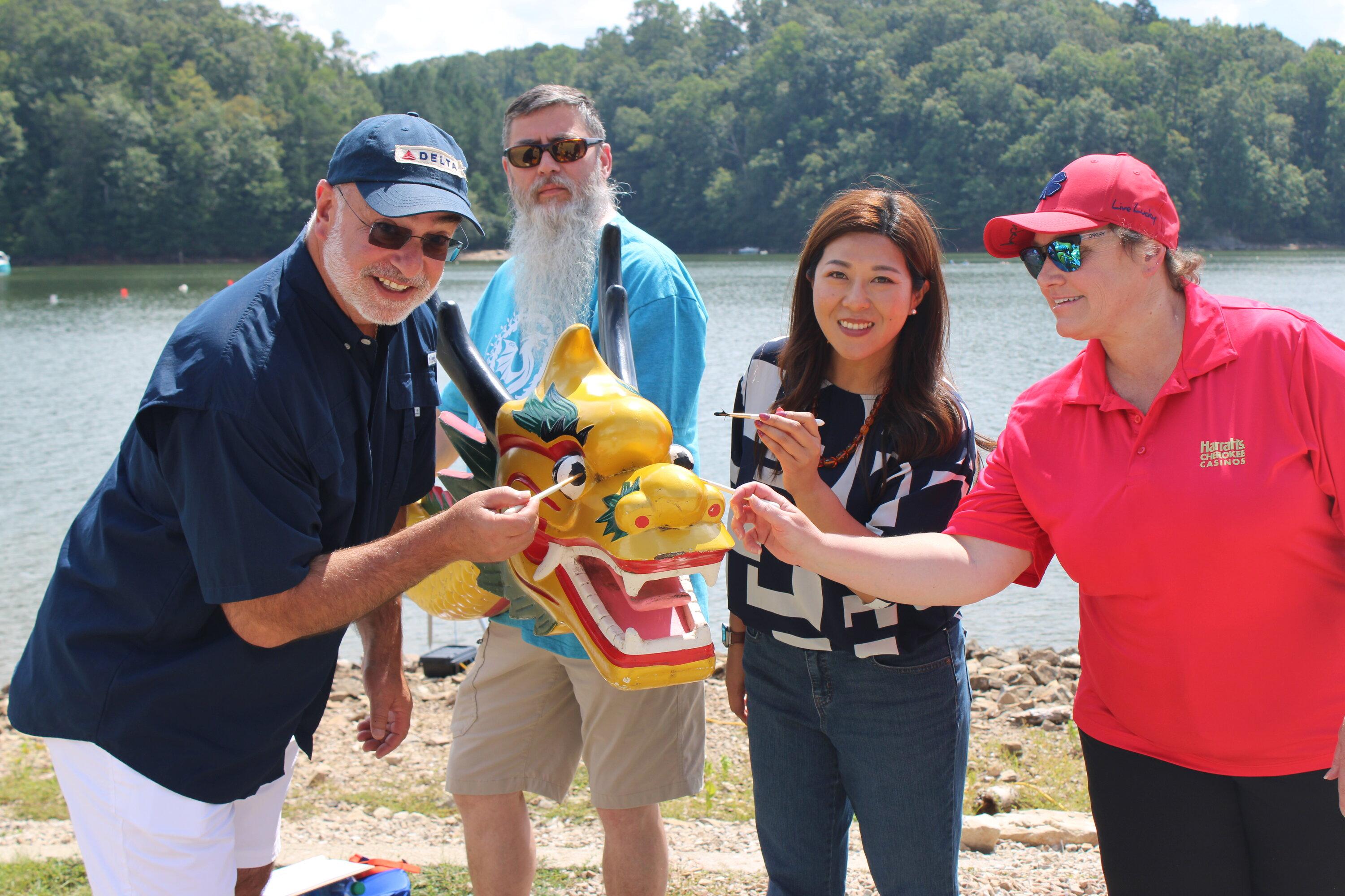 The new Director of the Hong Kong Economic and Trade Office in New York, Ms Maisie Ho (second right), officiated at the eye-dotting ceremony of the Atlanta Hong Kong Dragon Boat Festival on September 9 (Atlanta time).