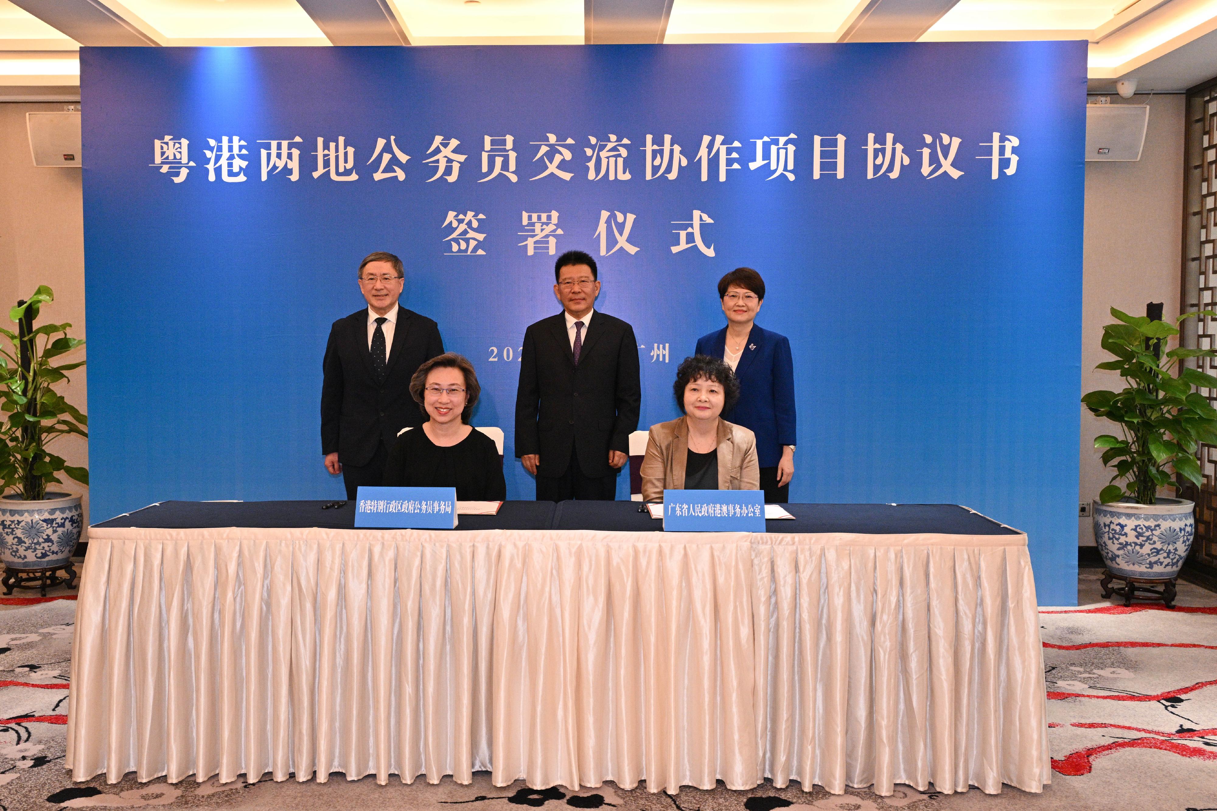 The Civil Service Bureau of the Hong Kong Special Administrative Region Government and the Hong Kong and Macao Affairs Office (HKMAO) of the People’s Government of Guangdong Province signed the Agreement on Civil Service Staff Exchange and Collaboration Programme with the Mainland Municipalities in the Guangdong-Hong Kong-Macao Greater Bay Area (GBA) in Guangzhou today (September 12) to foster exchanges between civil servants from various professional areas of the two sides, which will in turn support the high-quality development of the GBA. Photo shows Deputy Director of the HKMAO of the State Council Mr Wang Linggui (back row, centre); the Deputy Chief Secretary for Administration, Mr Cheuk Wing-hing (back row, left); Vice-Governor of the People's Government of Guangdong Province Ms Feng Ling (back row, right); the Secretary for the Civil Service, Mrs Ingrid Yeung (front row, left); and the Director General of the HKMAO of the People’s Government of Guangdong Province, Ms Li Huanchun (front row, right), at the signing ceremony.