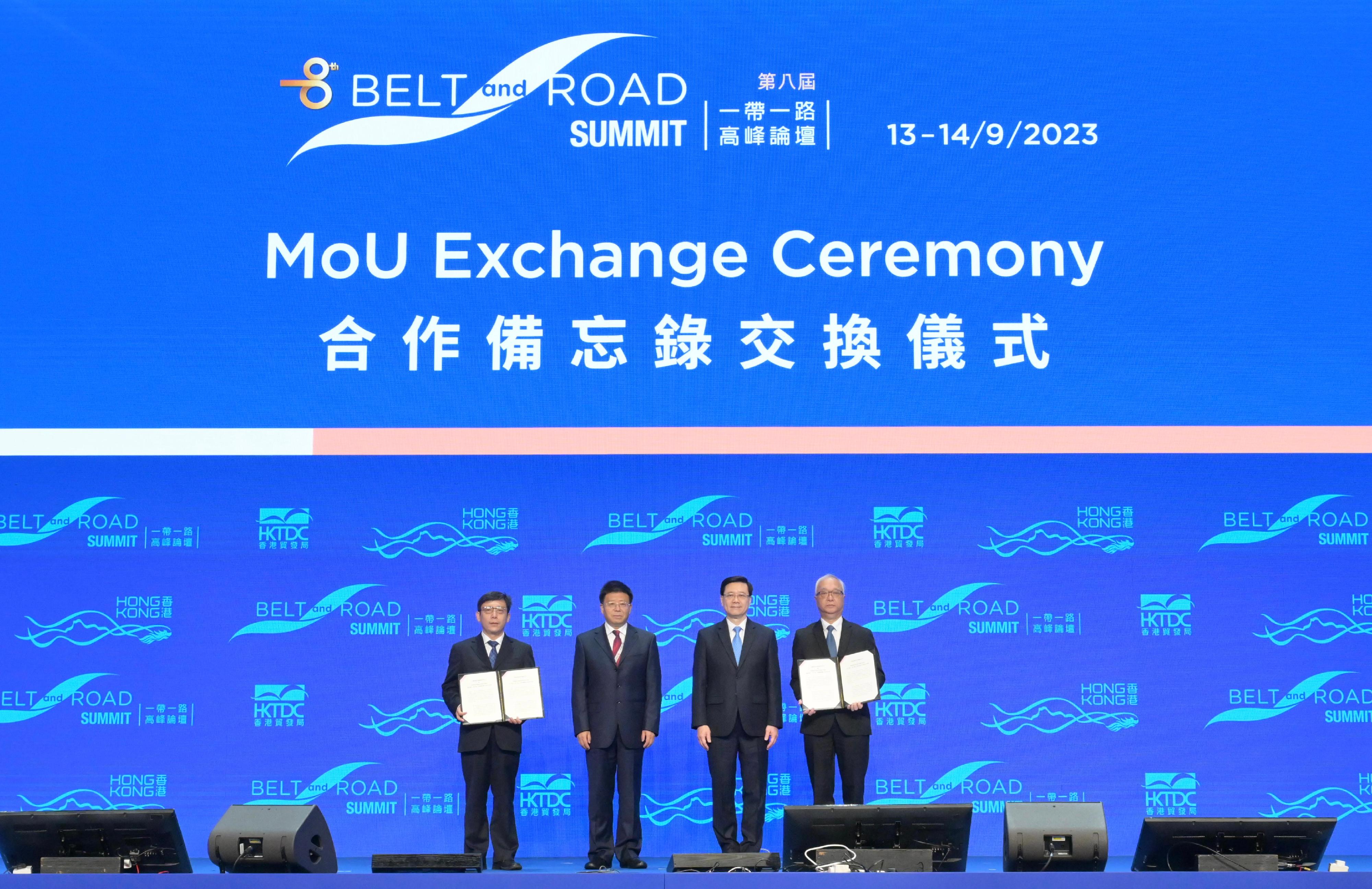 The Chief Executive, Mr John Lee, attended the eighth Belt and Road Summit today (September 13).  Photo shows Mr Lee (second right) witnessing the Secretary for Environment and Ecology, Mr Tse Chin-wan (first right), exchanging the Memorandum of Understanding with the representatives from the Chinese Academy of Sciences. 